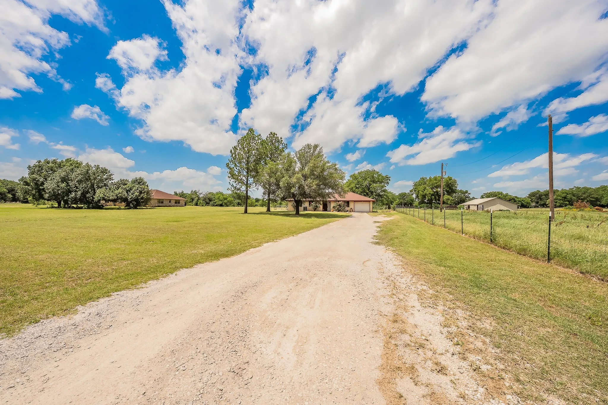 Single Family Residence For Sale in Parker County , 350 S Pearson Lane, Azle, Texas 76020, 3 Bedroom, 2 Bathroom, 1 Garage spaces, 1,533 Sqft, built in 1986, mls#21275058, Real Estate Agent in Azle, Homes For Sale in Parker county, Homes For Sale in Azle, Realtor in Azle Texas, Real Estate Brokerage Independent Realty Texas, Luminita Cordes Realtor