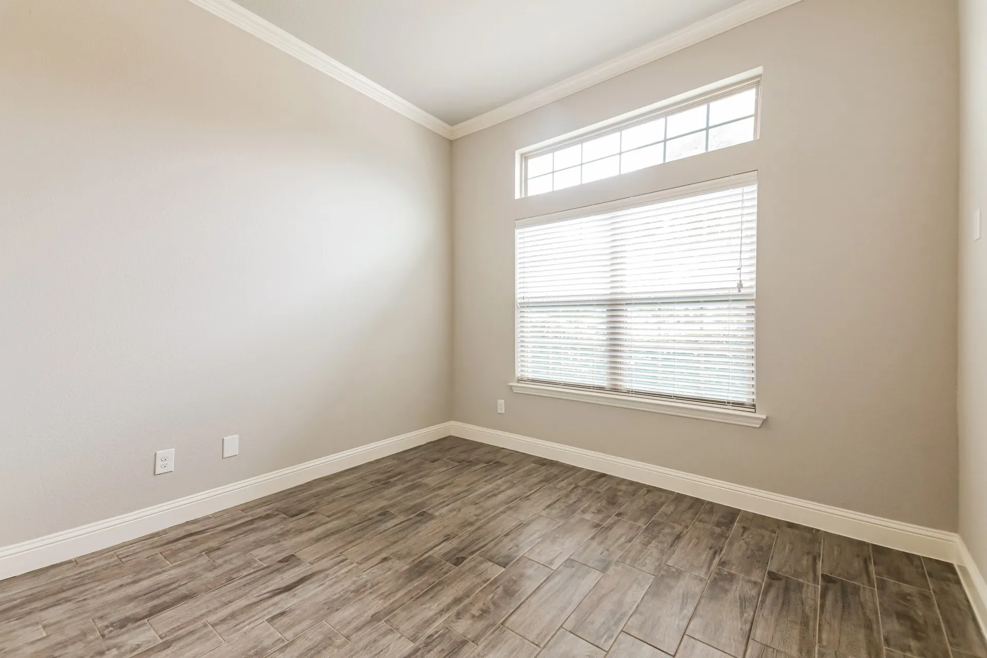 Single Family Residence For Sale in Rockwall County , 1543 Intessa Court, Mclendon Chisholm, Texas 75032, 5 Bedroom, 4 Bathroom, 3 Garage spaces, 2,667 Sqft, built in 2017, mls#21297074, Real Estate Agent in Mclendon Chisholm, Homes For Sale in Rockwall county, Homes For Sale in Mclendon Chisholm, Realtor in Mclendon Chisholm Texas, Real Estate Brokerage Independent Realty Texas, Luminita Cordes Realtor