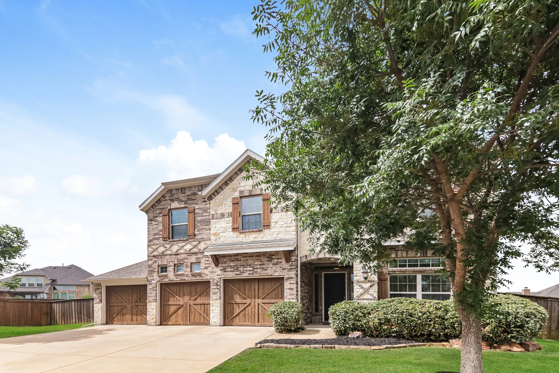 Single Family Residence For Sale in Rockwall County , 1543 Intessa Court, Mclendon Chisholm, Texas 75032, 5 Bedroom, 4 Bathroom, 3 Garage spaces, 2,667 Sqft, built in 2017, mls#21297074, Real Estate Agent in Mclendon Chisholm, Homes For Sale in Rockwall county, Homes For Sale in Mclendon Chisholm, Realtor in Mclendon Chisholm Texas, Real Estate Brokerage Independent Realty Texas, Luminita Cordes Realtor