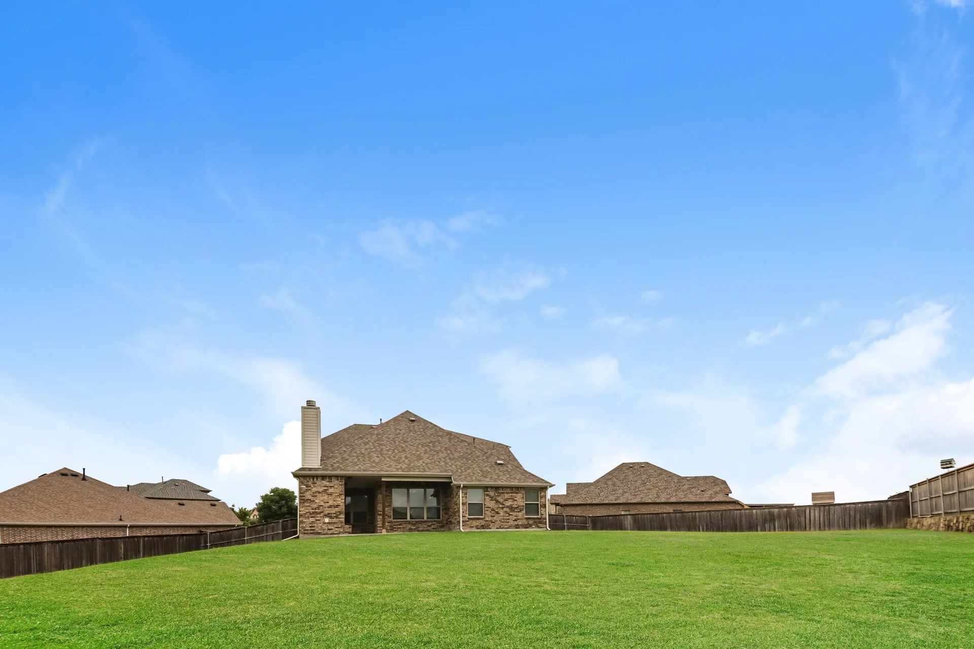 Single Family Residence For Sale in Rockwall County , 1543 Intessa Court, Mclendon Chisholm, Texas 75032, 5 Bedroom, 4 Bathroom, 3 Garage spaces, 2,667 Sqft, built in 2017, mls#21297074, Real Estate Agent in Mclendon Chisholm, Homes For Sale in Rockwall county, Homes For Sale in Mclendon Chisholm, Realtor in Mclendon Chisholm Texas, Real Estate Brokerage Independent Realty Texas, Luminita Cordes Realtor