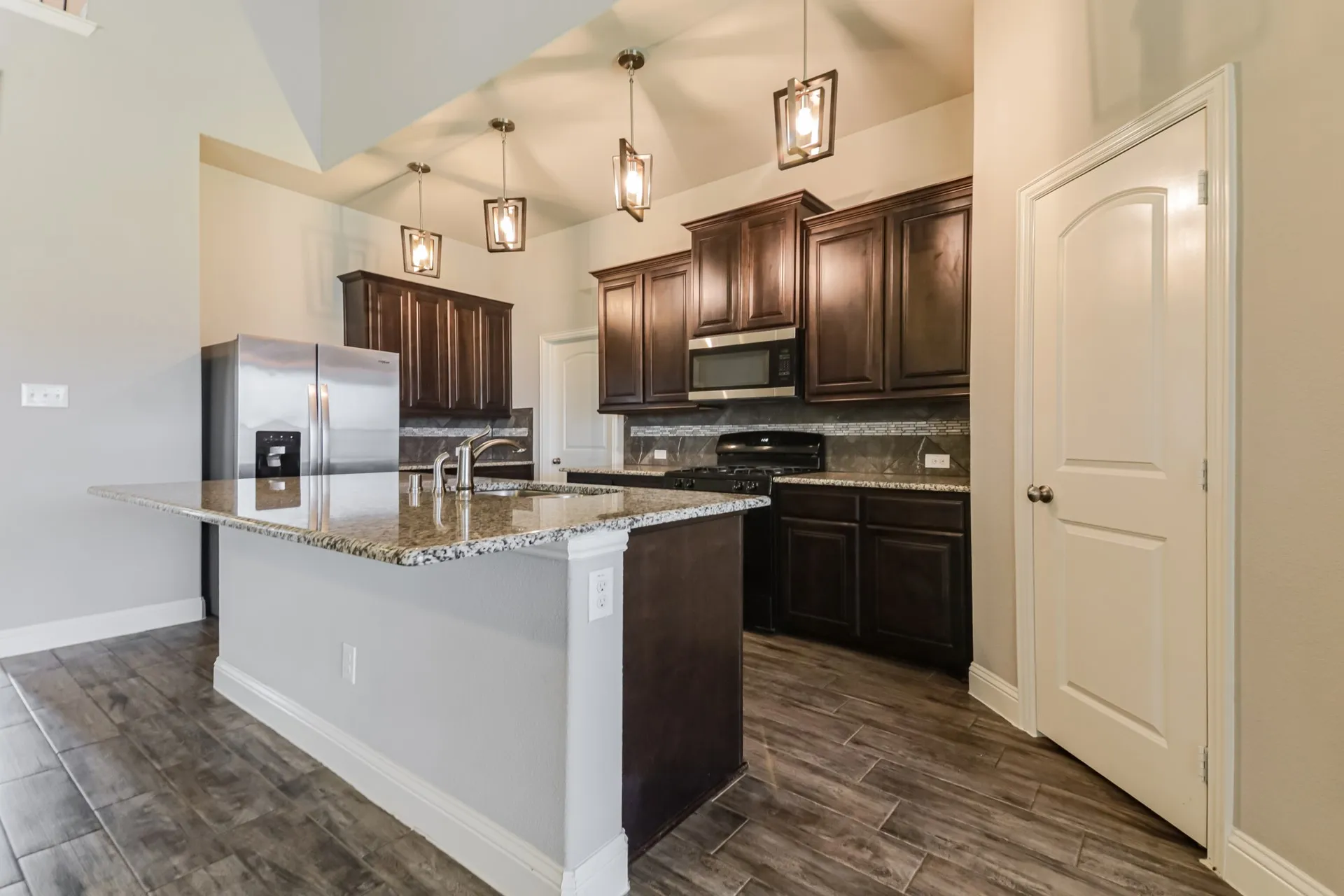 Single Family Residence For Sale in Rockwall County , 1543 Intessa Court, Mclendon Chisholm, Texas 75032, 5 Bedroom, 4 Bathroom, 3 Garage spaces, 2,667 Sqft, built in 2017, mls#21297074, Real Estate Agent in Mclendon Chisholm, Homes For Sale in Rockwall county, Homes For Sale in Mclendon Chisholm, Realtor in Mclendon Chisholm Texas, Real Estate Brokerage Independent Realty Texas, Luminita Cordes Realtor