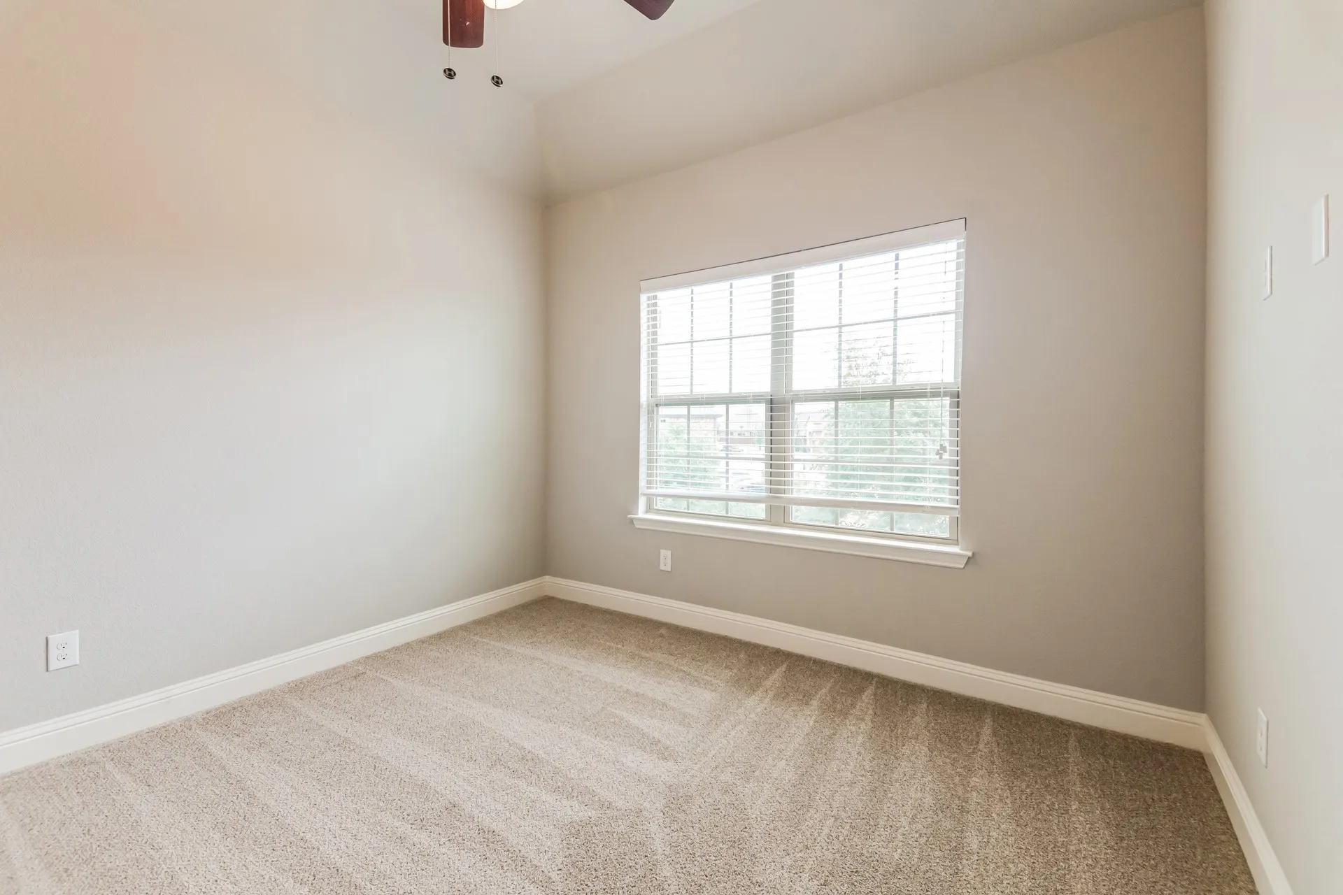 Single Family Residence For Sale in Rockwall County , 1543 Intessa Court, Mclendon Chisholm, Texas 75032, 5 Bedroom, 4 Bathroom, 3 Garage spaces, 2,667 Sqft, built in 2017, mls#21297074, Real Estate Agent in Mclendon Chisholm, Homes For Sale in Rockwall county, Homes For Sale in Mclendon Chisholm, Realtor in Mclendon Chisholm Texas, Real Estate Brokerage Independent Realty Texas, Luminita Cordes Realtor
