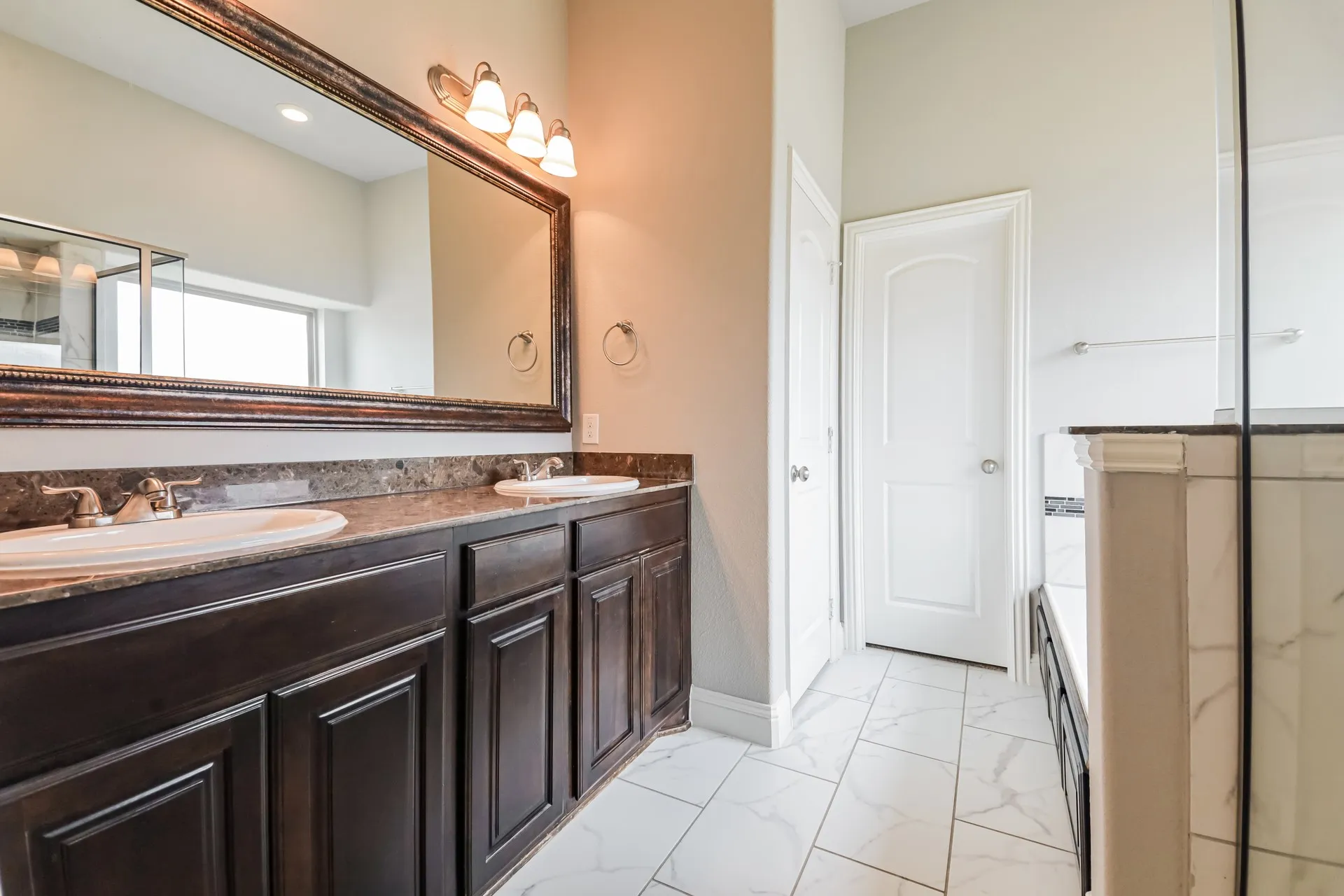 Single Family Residence For Sale in Rockwall County , 1543 Intessa Court, Mclendon Chisholm, Texas 75032, 5 Bedroom, 4 Bathroom, 3 Garage spaces, 2,667 Sqft, built in 2017, mls#21297074, Real Estate Agent in Mclendon Chisholm, Homes For Sale in Rockwall county, Homes For Sale in Mclendon Chisholm, Realtor in Mclendon Chisholm Texas, Real Estate Brokerage Independent Realty Texas, Luminita Cordes Realtor