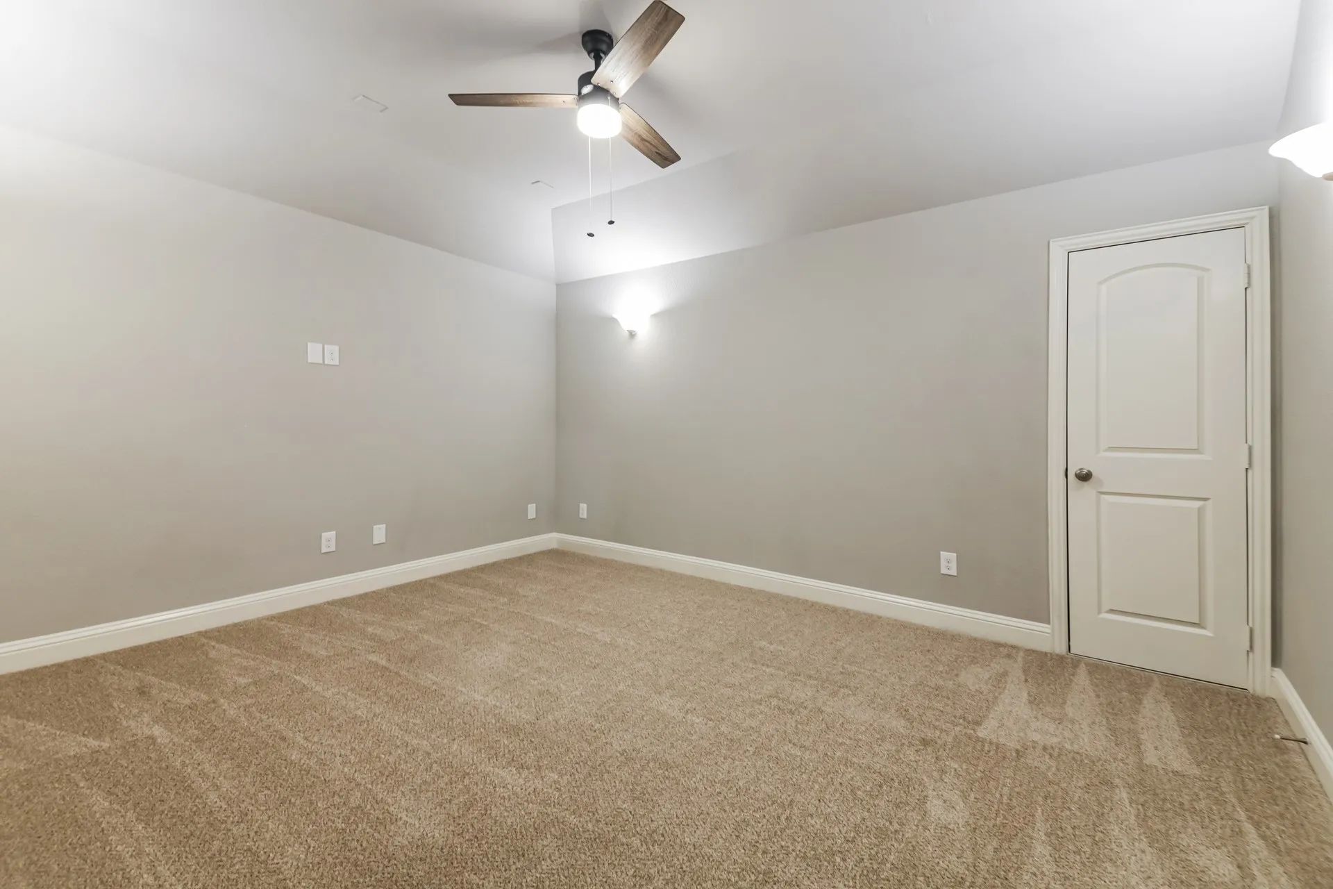 Single Family Residence For Sale in Rockwall County , 1543 Intessa Court, Mclendon Chisholm, Texas 75032, 5 Bedroom, 4 Bathroom, 3 Garage spaces, 2,667 Sqft, built in 2017, mls#21297074, Real Estate Agent in Mclendon Chisholm, Homes For Sale in Rockwall county, Homes For Sale in Mclendon Chisholm, Realtor in Mclendon Chisholm Texas, Real Estate Brokerage Independent Realty Texas, Luminita Cordes Realtor