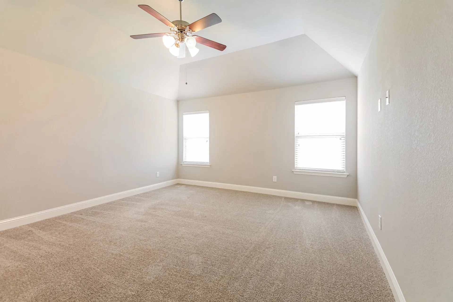 Single Family Residence For Sale in Rockwall County , 1543 Intessa Court, Mclendon Chisholm, Texas 75032, 5 Bedroom, 4 Bathroom, 3 Garage spaces, 2,667 Sqft, built in 2017, mls#21297074, Real Estate Agent in Mclendon Chisholm, Homes For Sale in Rockwall county, Homes For Sale in Mclendon Chisholm, Realtor in Mclendon Chisholm Texas, Real Estate Brokerage Independent Realty Texas, Luminita Cordes Realtor