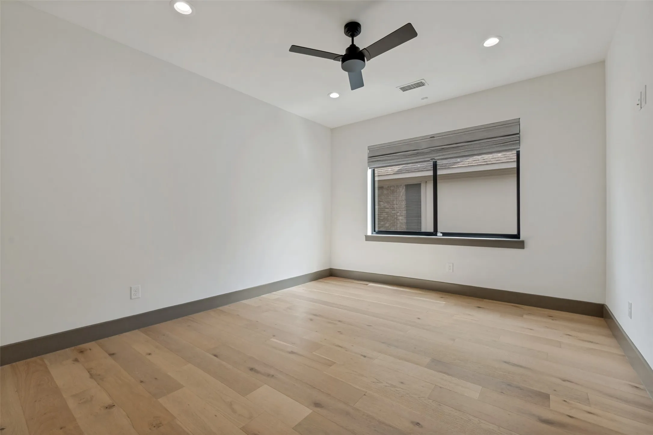 Single Family Residence For Sale in Dallas County , 3716 W Beverly Drive, Dallas, Texas 75209, 4 Bedroom, 4 Bathroom, 2 Garage spaces, 3,061 Sqft, built in 2023, mls#21299685, Real Estate Agent in Dallas, Homes For Sale in Dallas county, Homes For Sale in Dallas, Realtor in Dallas Texas, Real Estate Brokerage Independent Realty Texas, Luminita Cordes Realtor