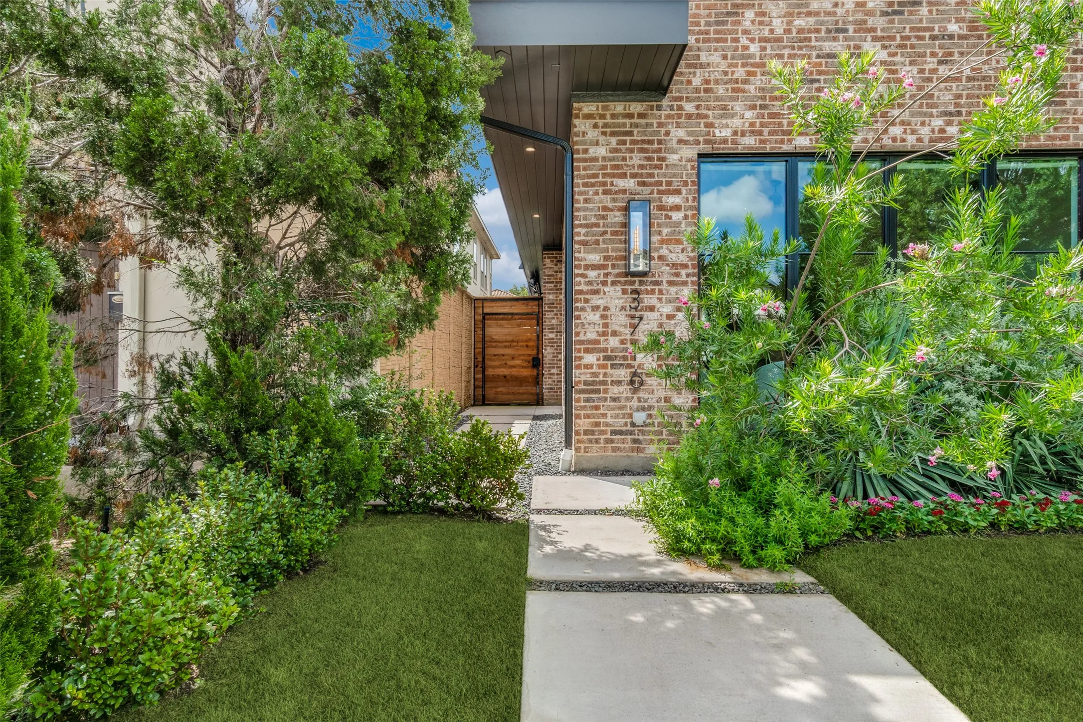 Single Family Residence For Sale in Dallas County , 3716 W Beverly Drive, Dallas, Texas 75209, 4 Bedroom, 4 Bathroom, 2 Garage spaces, 3,061 Sqft, built in 2023, mls#21299685, Real Estate Agent in Dallas, Homes For Sale in Dallas county, Homes For Sale in Dallas, Realtor in Dallas Texas, Real Estate Brokerage Independent Realty Texas, Luminita Cordes Realtor