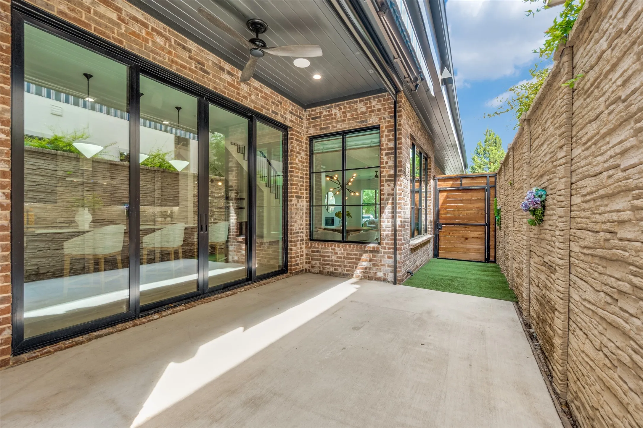 Single Family Residence For Sale in Dallas County , 3716 W Beverly Drive, Dallas, Texas 75209, 4 Bedroom, 4 Bathroom, 2 Garage spaces, 3,061 Sqft, built in 2023, mls#21299685, Real Estate Agent in Dallas, Homes For Sale in Dallas county, Homes For Sale in Dallas, Realtor in Dallas Texas, Real Estate Brokerage Independent Realty Texas, Luminita Cordes Realtor