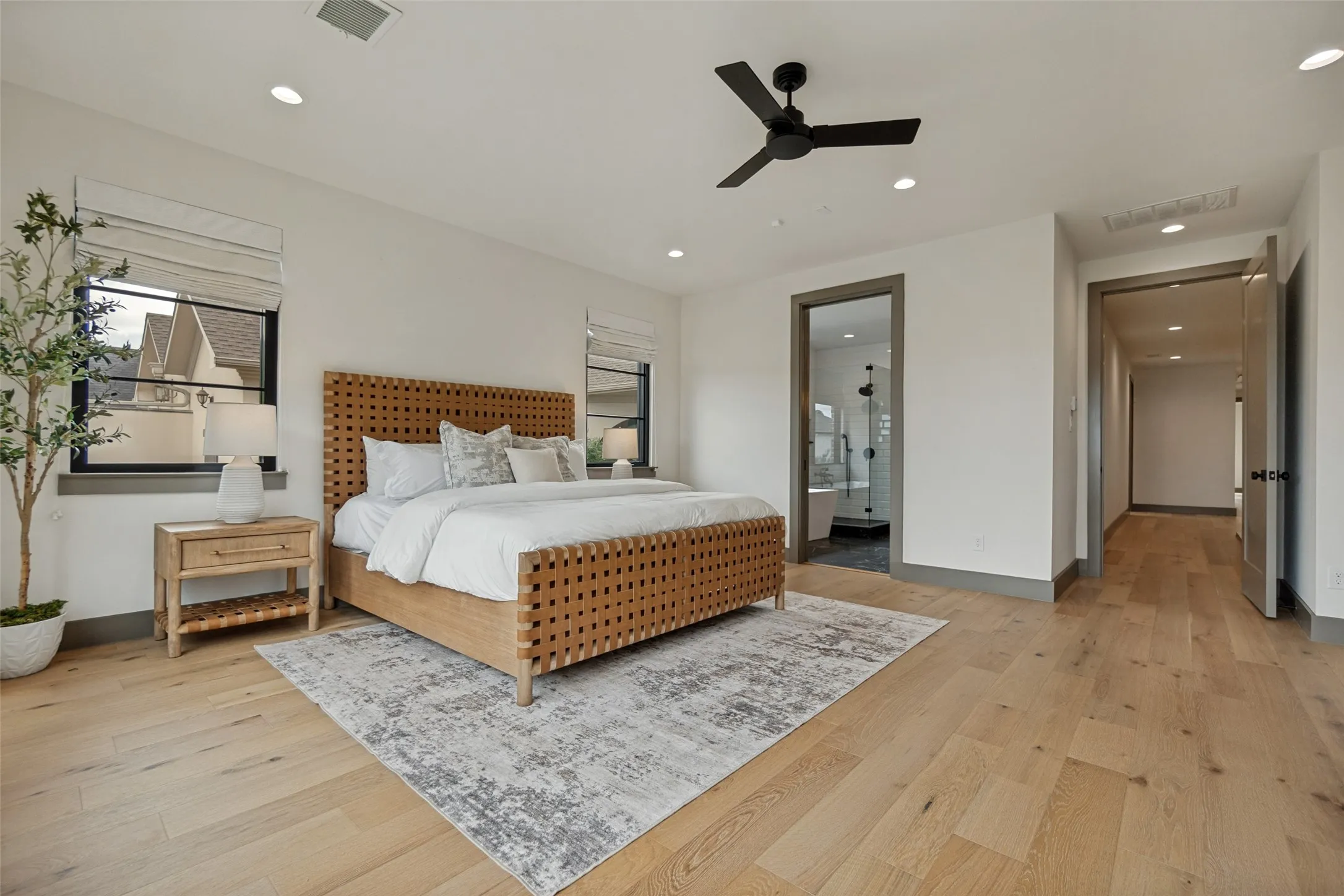 Single Family Residence For Sale in Dallas County , 3716 W Beverly Drive, Dallas, Texas 75209, 4 Bedroom, 4 Bathroom, 2 Garage spaces, 3,061 Sqft, built in 2023, mls#21299685, Real Estate Agent in Dallas, Homes For Sale in Dallas county, Homes For Sale in Dallas, Realtor in Dallas Texas, Real Estate Brokerage Independent Realty Texas, Luminita Cordes Realtor