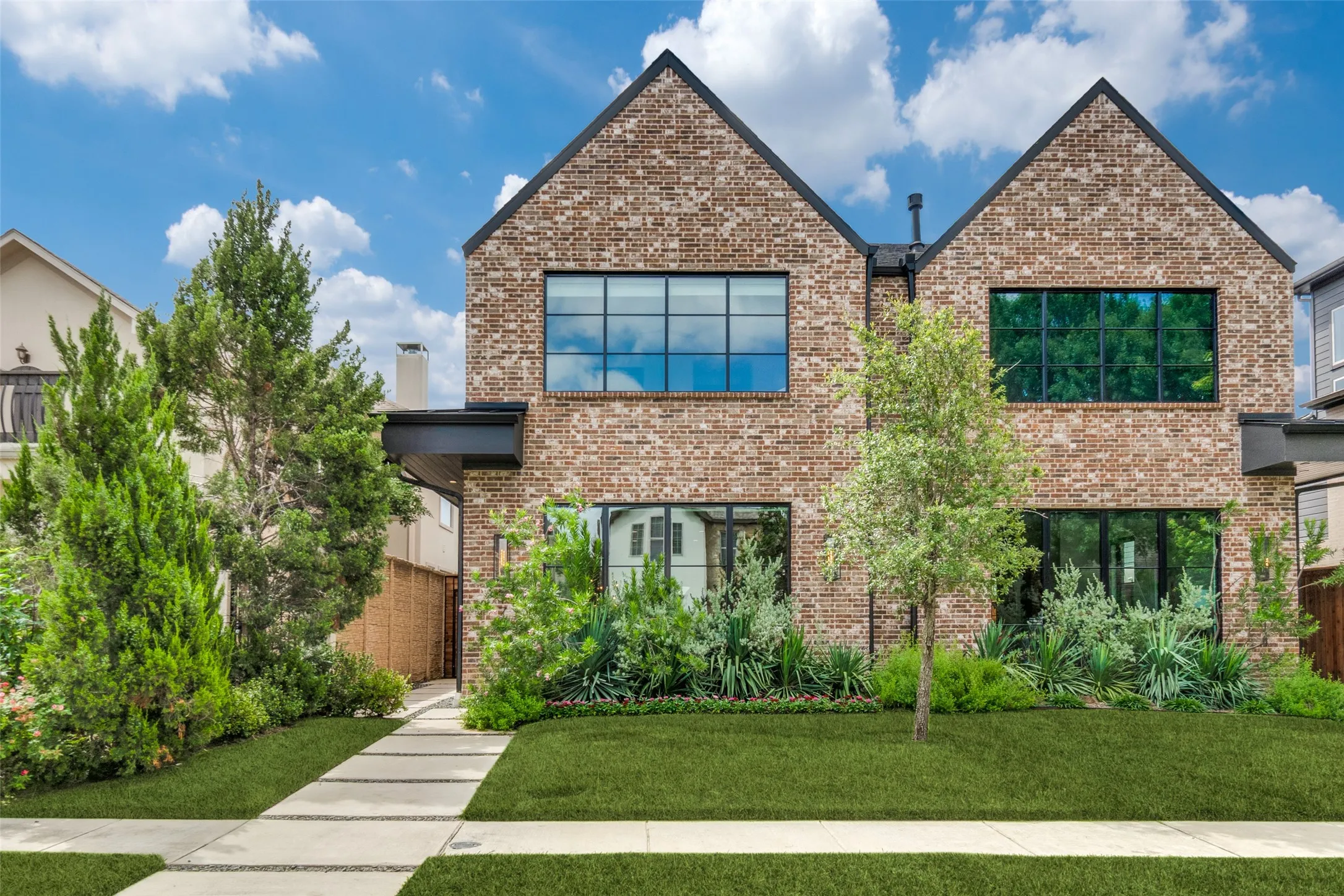Single Family Residence For Sale in Dallas County , 3716 W Beverly Drive, Dallas, Texas 75209, 4 Bedroom, 4 Bathroom, 2 Garage spaces, 3,061 Sqft, built in 2023, mls#21299685, Real Estate Agent in Dallas, Homes For Sale in Dallas county, Homes For Sale in Dallas, Realtor in Dallas Texas, Real Estate Brokerage Independent Realty Texas, Luminita Cordes Realtor