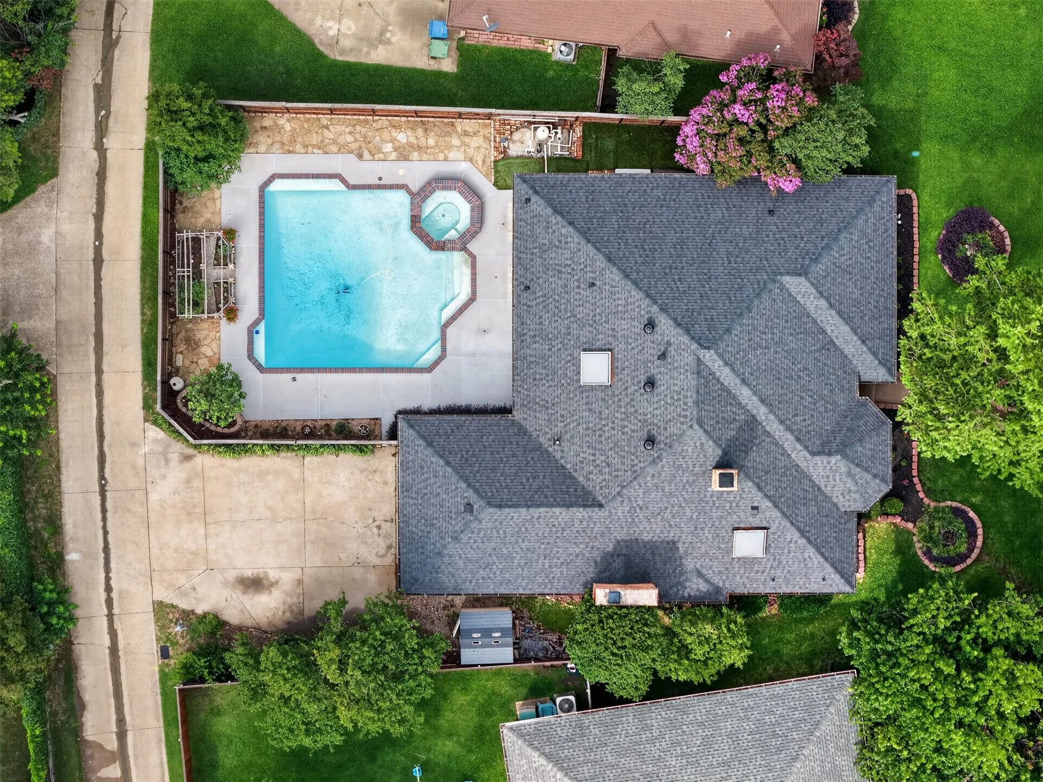 Single Family Residence For Sale in Denton County , 2340 Highlands Creek Road, Carrollton, Texas 75007, 3 Bedroom, 2 Bathroom, 2 Garage spaces, 2,393 Sqft, built in 1983, mls#21298343, Real Estate Agent in Carrollton, Homes For Sale in Denton county, Homes For Sale in Carrollton, Realtor in Carrollton Texas, Real Estate Brokerage Independent Realty Texas, Luminita Cordes Realtor