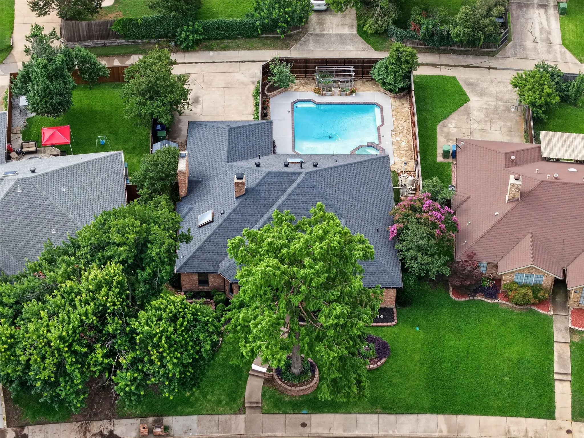 Single Family Residence For Sale in Denton County , 2340 Highlands Creek Road, Carrollton, Texas 75007, 3 Bedroom, 2 Bathroom, 2 Garage spaces, 2,393 Sqft, built in 1983, mls#21298343, Real Estate Agent in Carrollton, Homes For Sale in Denton county, Homes For Sale in Carrollton, Realtor in Carrollton Texas, Real Estate Brokerage Independent Realty Texas, Luminita Cordes Realtor