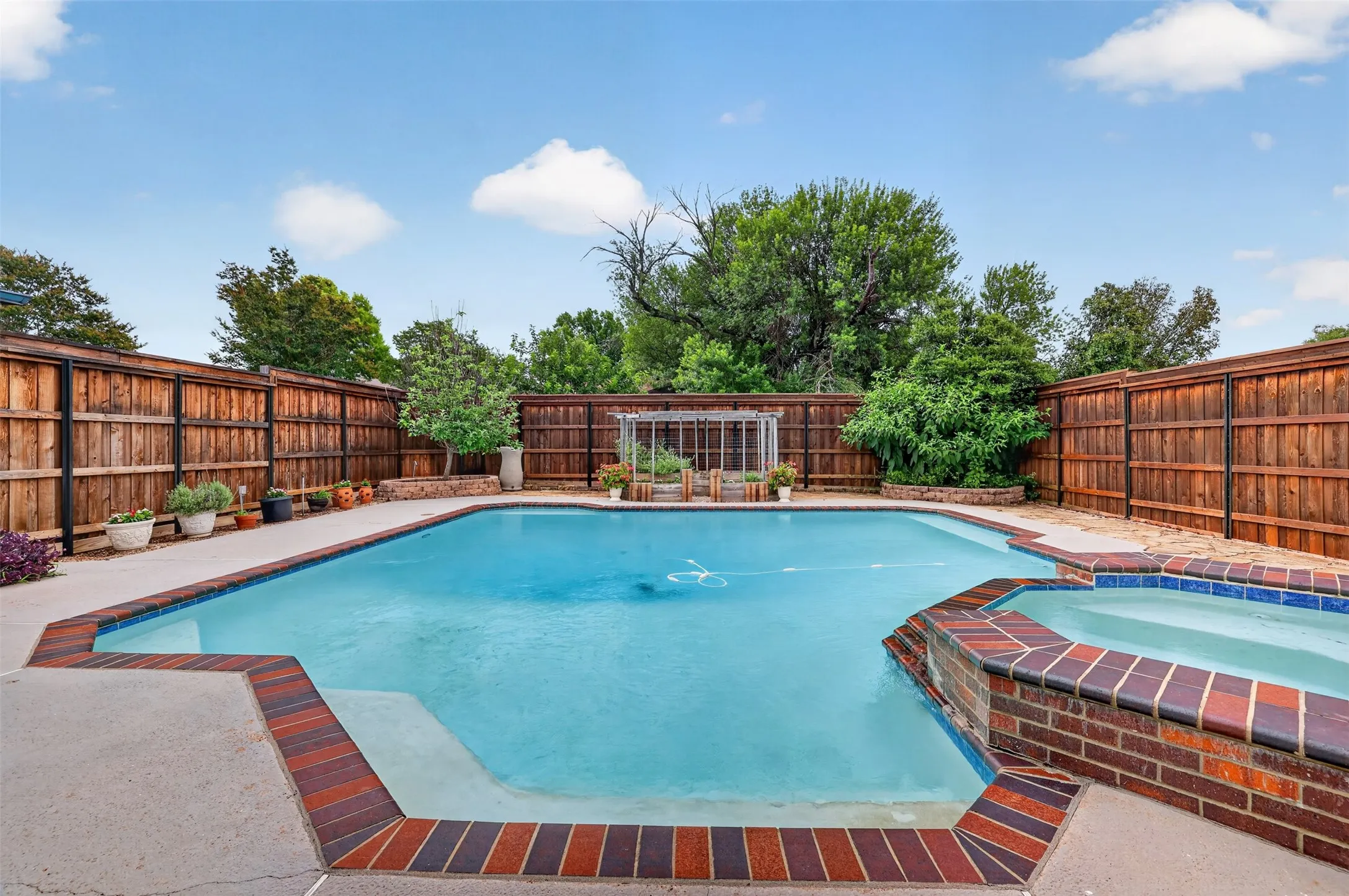 Single Family Residence For Sale in Denton County , 2340 Highlands Creek Road, Carrollton, Texas 75007, 3 Bedroom, 2 Bathroom, 2 Garage spaces, 2,393 Sqft, built in 1983, mls#21298343, Real Estate Agent in Carrollton, Homes For Sale in Denton county, Homes For Sale in Carrollton, Realtor in Carrollton Texas, Real Estate Brokerage Independent Realty Texas, Luminita Cordes Realtor