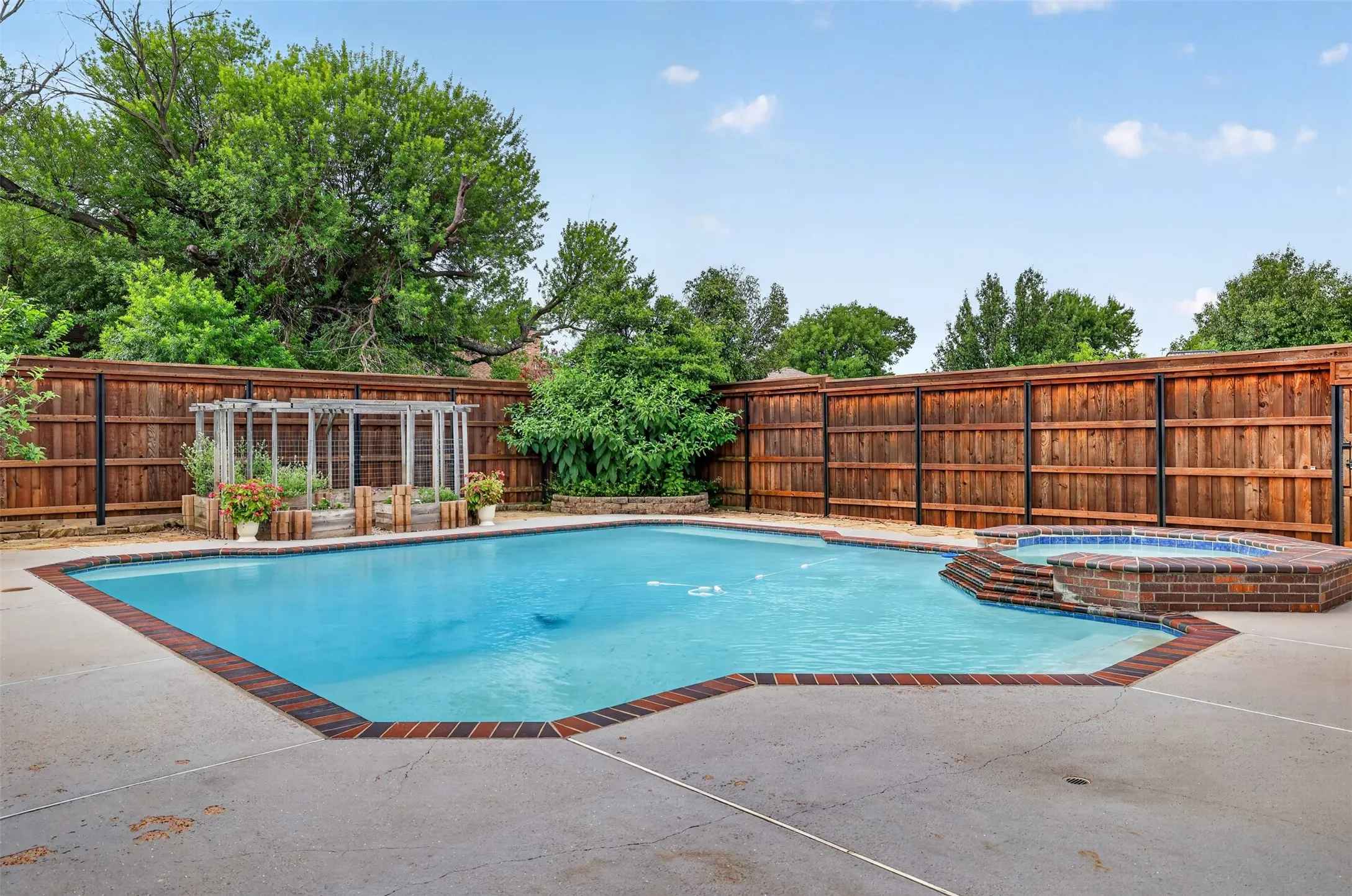 Single Family Residence For Sale in Denton County , 2340 Highlands Creek Road, Carrollton, Texas 75007, 3 Bedroom, 2 Bathroom, 2 Garage spaces, 2,393 Sqft, built in 1983, mls#21298343, Real Estate Agent in Carrollton, Homes For Sale in Denton county, Homes For Sale in Carrollton, Realtor in Carrollton Texas, Real Estate Brokerage Independent Realty Texas, Luminita Cordes Realtor