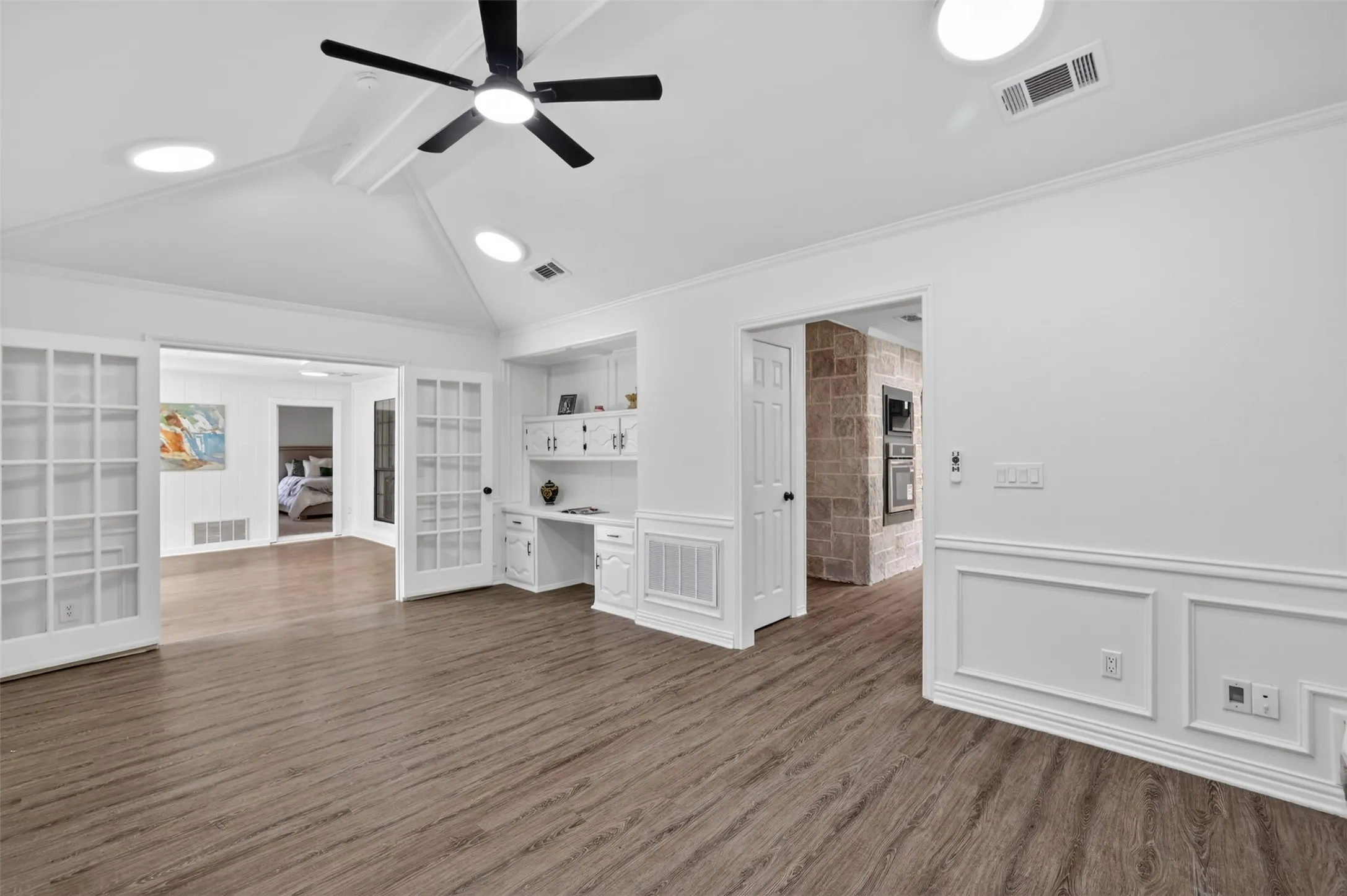 Single Family Residence For Sale in Denton County , 2340 Highlands Creek Road, Carrollton, Texas 75007, 3 Bedroom, 2 Bathroom, 2 Garage spaces, 2,393 Sqft, built in 1983, mls#21298343, Real Estate Agent in Carrollton, Homes For Sale in Denton county, Homes For Sale in Carrollton, Realtor in Carrollton Texas, Real Estate Brokerage Independent Realty Texas, Luminita Cordes Realtor
