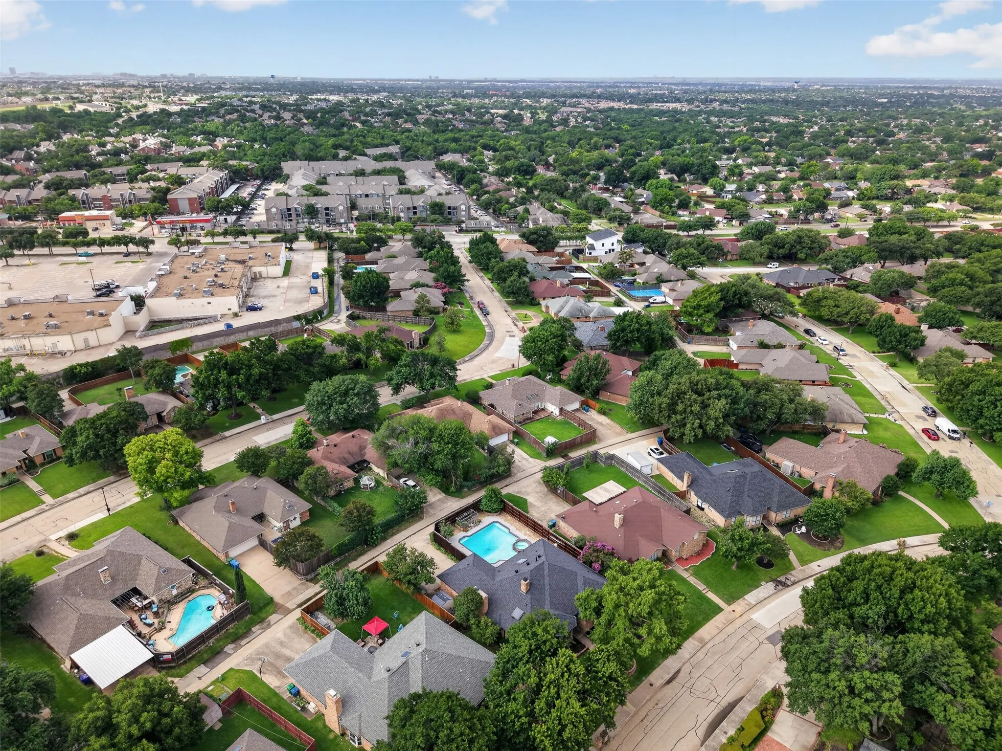 Single Family Residence For Sale in Denton County , 2340 Highlands Creek Road, Carrollton, Texas 75007, 3 Bedroom, 2 Bathroom, 2 Garage spaces, 2,393 Sqft, built in 1983, mls#21298343, Real Estate Agent in Carrollton, Homes For Sale in Denton county, Homes For Sale in Carrollton, Realtor in Carrollton Texas, Real Estate Brokerage Independent Realty Texas, Luminita Cordes Realtor