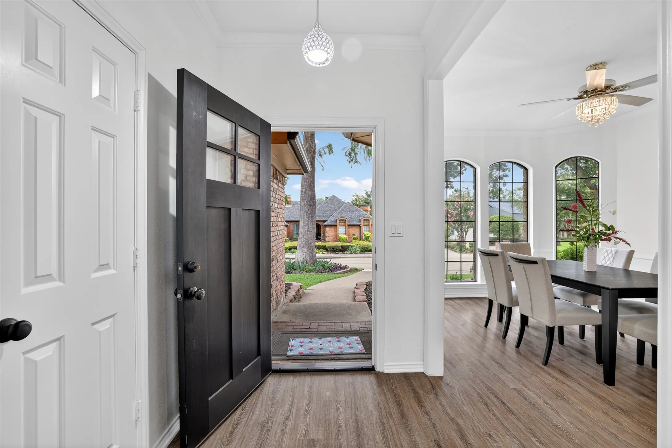 Single Family Residence For Sale in Denton County , 2340 Highlands Creek Road, Carrollton, Texas 75007, 3 Bedroom, 2 Bathroom, 2 Garage spaces, 2,393 Sqft, built in 1983, mls#21298343, Real Estate Agent in Carrollton, Homes For Sale in Denton county, Homes For Sale in Carrollton, Realtor in Carrollton Texas, Real Estate Brokerage Independent Realty Texas, Luminita Cordes Realtor