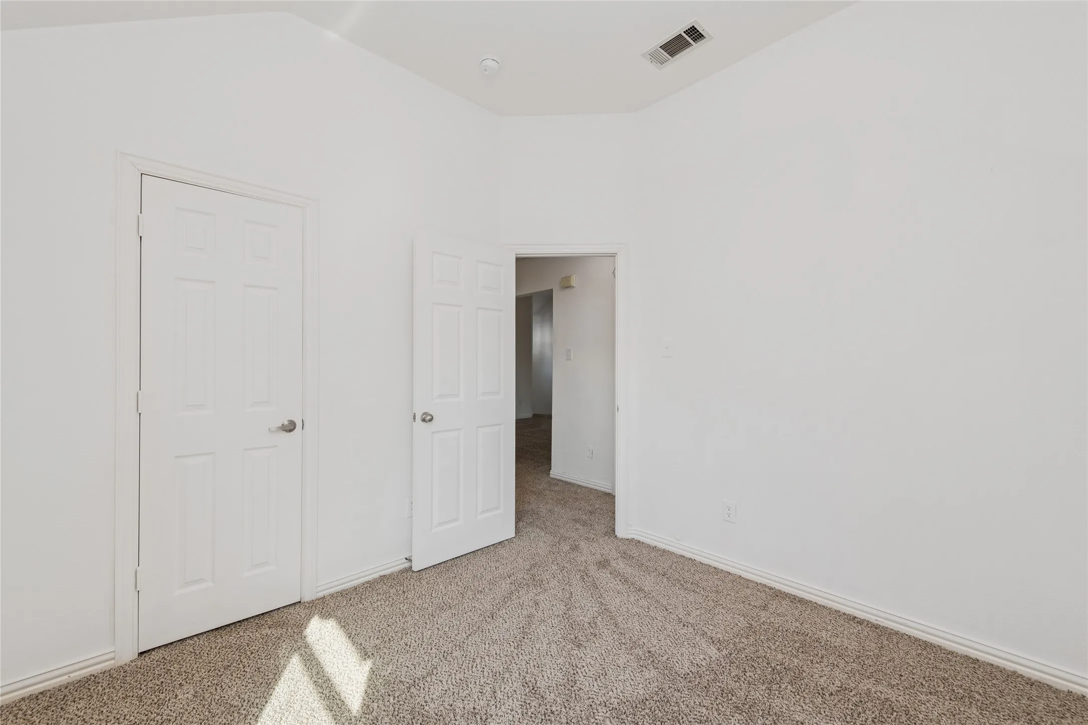 Single Family Residence For Sale in Denton County , 10110 Lakeview Drive, Providence Village, Texas 76227, 5 Bedroom, 4 Bathroom, 2 Garage spaces, 2,220 Sqft, built in 2003, mls#21299696, Real Estate Agent in Providence Village, Homes For Sale in Denton county, Homes For Sale in Providence Village, Realtor in Providence Village Texas, Real Estate Brokerage Independent Realty Texas, Luminita Cordes Realtor