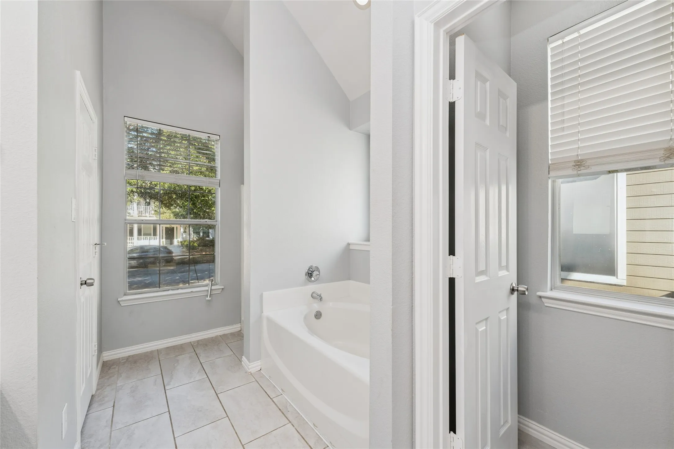 Single Family Residence For Sale in Denton County , 10110 Lakeview Drive, Providence Village, Texas 76227, 5 Bedroom, 4 Bathroom, 2 Garage spaces, 2,220 Sqft, built in 2003, mls#21299696, Real Estate Agent in Providence Village, Homes For Sale in Denton county, Homes For Sale in Providence Village, Realtor in Providence Village Texas, Real Estate Brokerage Independent Realty Texas, Luminita Cordes Realtor