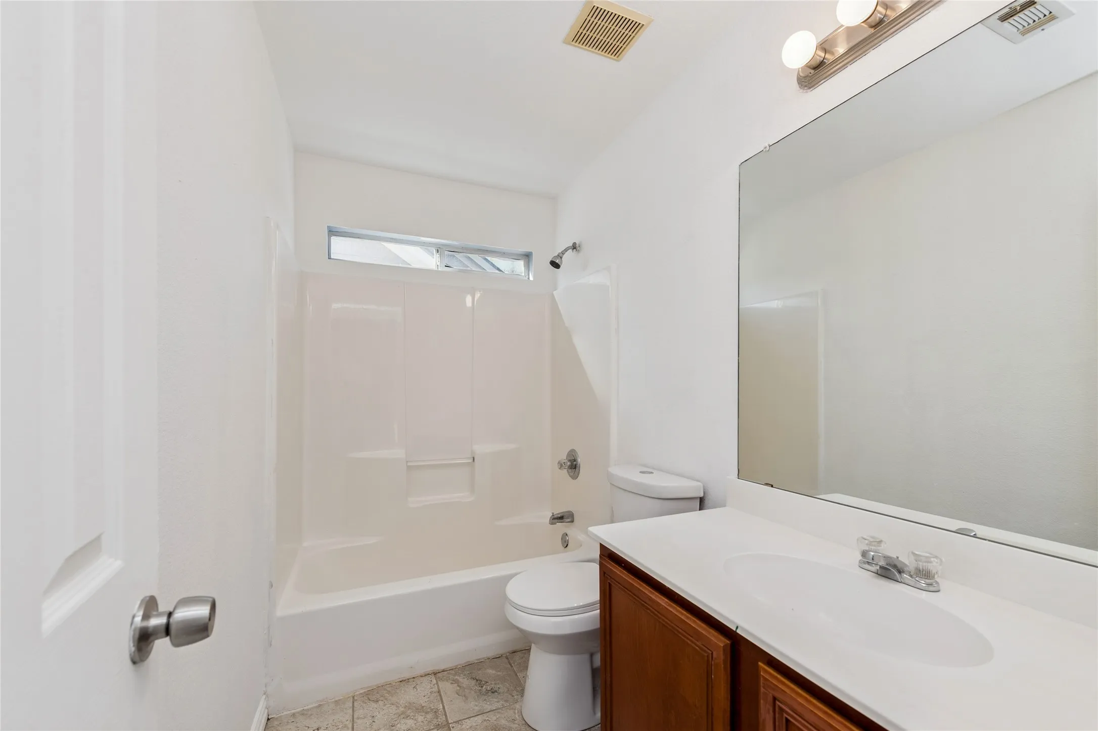 Single Family Residence For Sale in Denton County , 10110 Lakeview Drive, Providence Village, Texas 76227, 5 Bedroom, 4 Bathroom, 2 Garage spaces, 2,220 Sqft, built in 2003, mls#21299696, Real Estate Agent in Providence Village, Homes For Sale in Denton county, Homes For Sale in Providence Village, Realtor in Providence Village Texas, Real Estate Brokerage Independent Realty Texas, Luminita Cordes Realtor