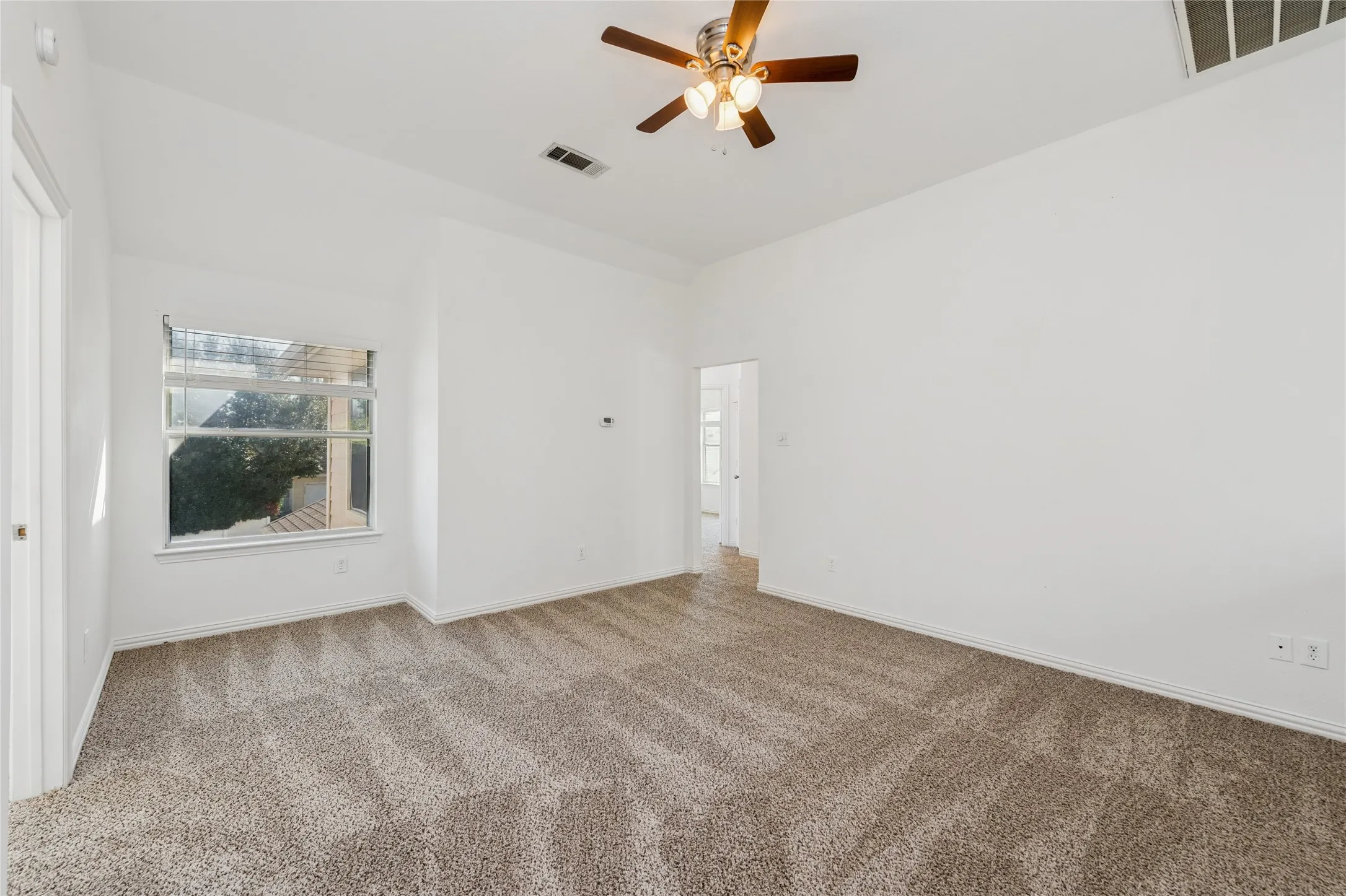 Single Family Residence For Sale in Denton County , 10110 Lakeview Drive, Providence Village, Texas 76227, 5 Bedroom, 4 Bathroom, 2 Garage spaces, 2,220 Sqft, built in 2003, mls#21299696, Real Estate Agent in Providence Village, Homes For Sale in Denton county, Homes For Sale in Providence Village, Realtor in Providence Village Texas, Real Estate Brokerage Independent Realty Texas, Luminita Cordes Realtor