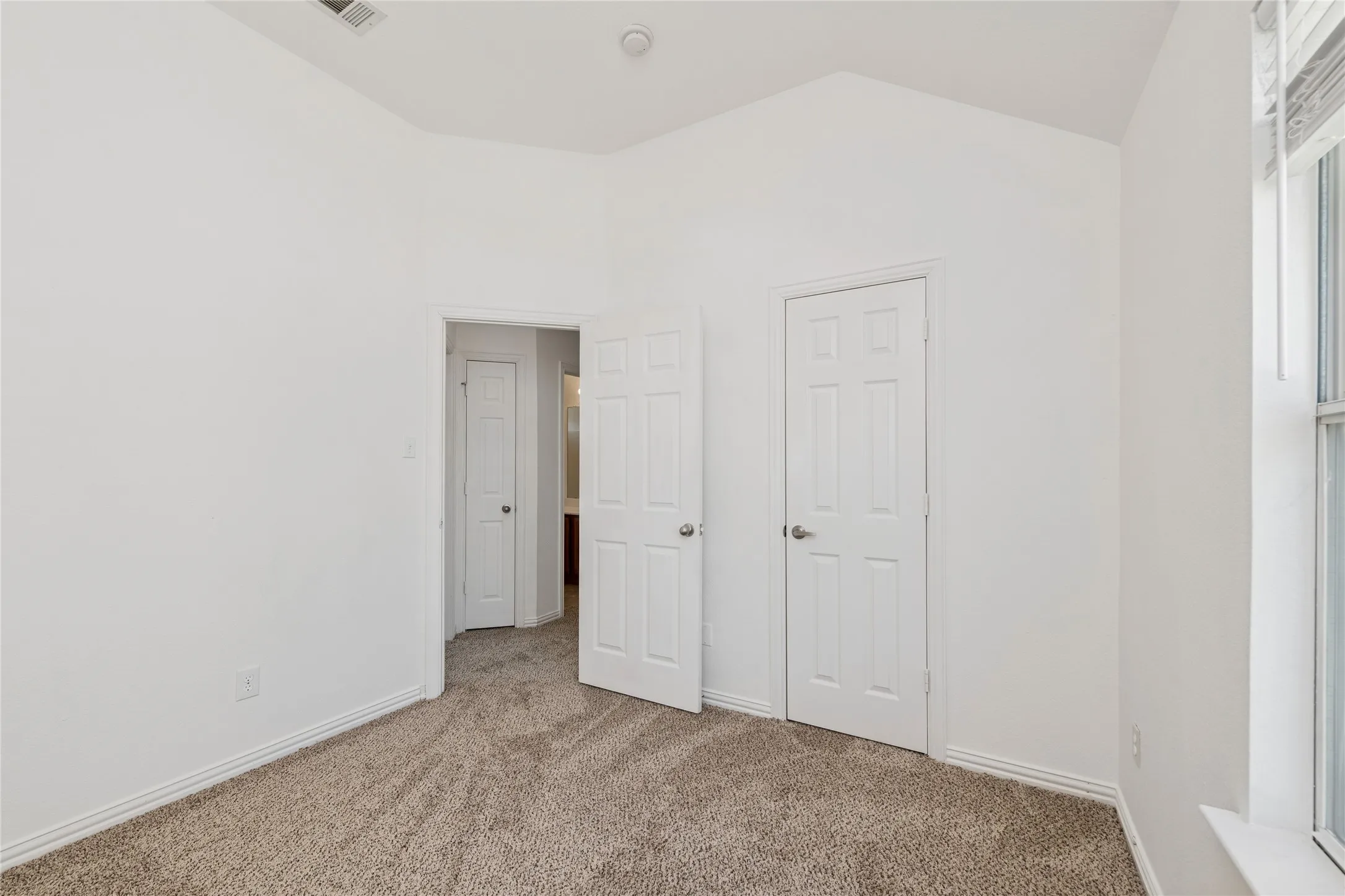 Single Family Residence For Sale in Denton County , 10110 Lakeview Drive, Providence Village, Texas 76227, 5 Bedroom, 4 Bathroom, 2 Garage spaces, 2,220 Sqft, built in 2003, mls#21299696, Real Estate Agent in Providence Village, Homes For Sale in Denton county, Homes For Sale in Providence Village, Realtor in Providence Village Texas, Real Estate Brokerage Independent Realty Texas, Luminita Cordes Realtor
