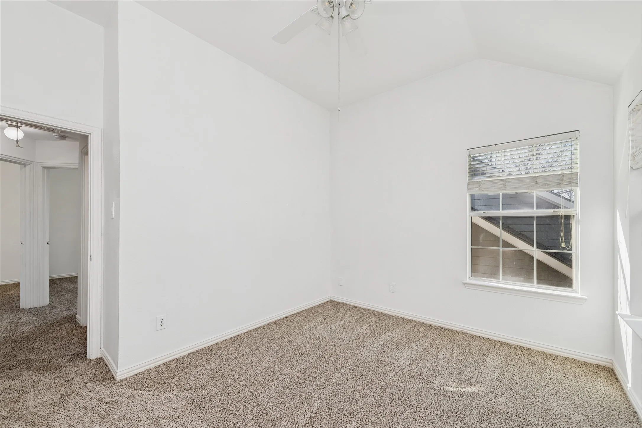 Single Family Residence For Sale in Denton County , 10110 Lakeview Drive, Providence Village, Texas 76227, 5 Bedroom, 4 Bathroom, 2 Garage spaces, 2,220 Sqft, built in 2003, mls#21299696, Real Estate Agent in Providence Village, Homes For Sale in Denton county, Homes For Sale in Providence Village, Realtor in Providence Village Texas, Real Estate Brokerage Independent Realty Texas, Luminita Cordes Realtor