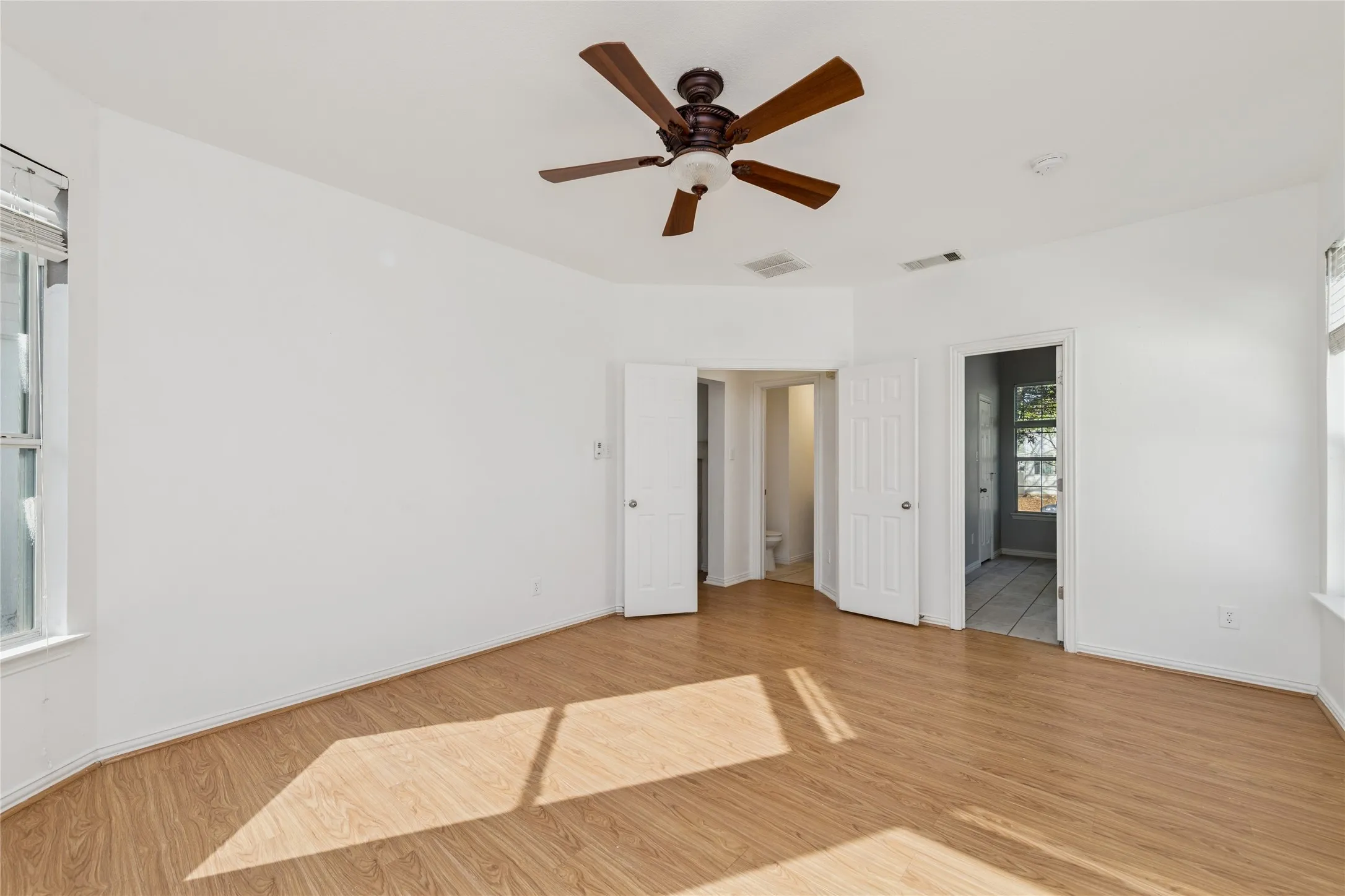 Single Family Residence For Sale in Denton County , 10110 Lakeview Drive, Providence Village, Texas 76227, 5 Bedroom, 4 Bathroom, 2 Garage spaces, 2,220 Sqft, built in 2003, mls#21299696, Real Estate Agent in Providence Village, Homes For Sale in Denton county, Homes For Sale in Providence Village, Realtor in Providence Village Texas, Real Estate Brokerage Independent Realty Texas, Luminita Cordes Realtor
