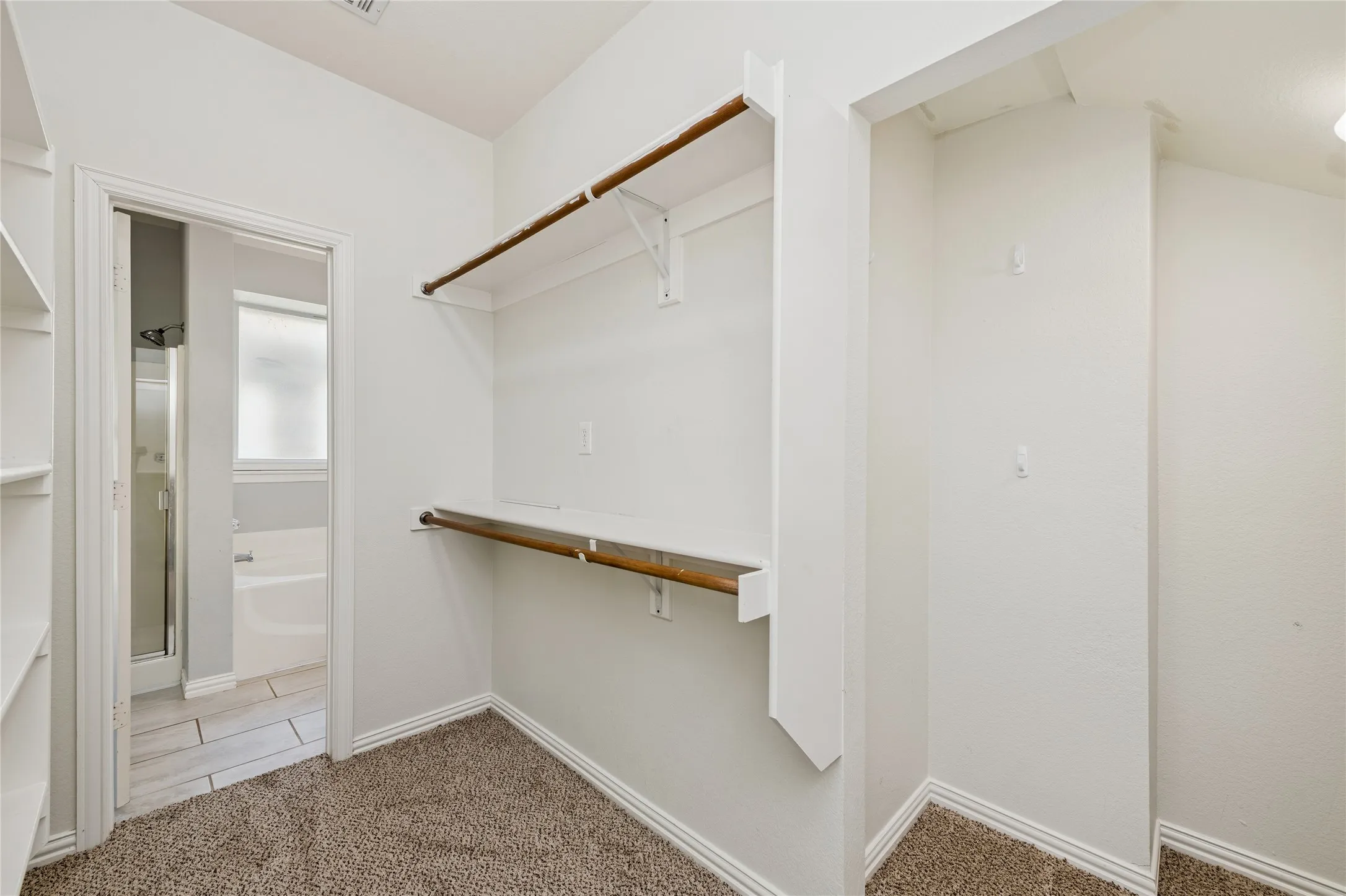 Single Family Residence For Sale in Denton County , 10110 Lakeview Drive, Providence Village, Texas 76227, 5 Bedroom, 4 Bathroom, 2 Garage spaces, 2,220 Sqft, built in 2003, mls#21299696, Real Estate Agent in Providence Village, Homes For Sale in Denton county, Homes For Sale in Providence Village, Realtor in Providence Village Texas, Real Estate Brokerage Independent Realty Texas, Luminita Cordes Realtor