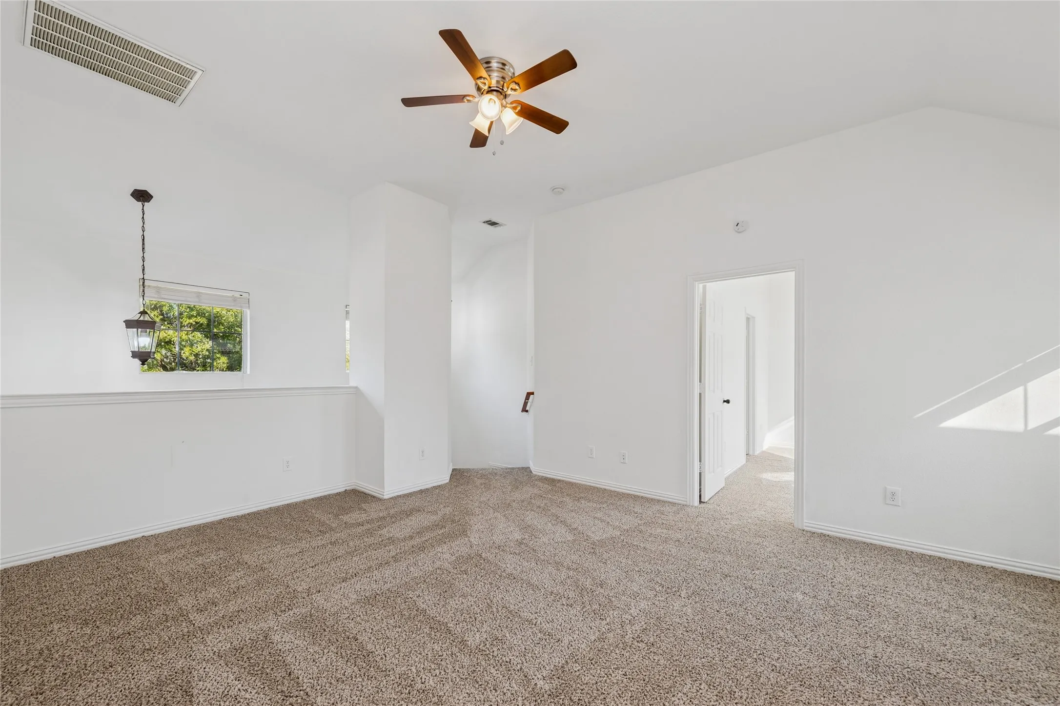 Single Family Residence For Sale in Denton County , 10110 Lakeview Drive, Providence Village, Texas 76227, 5 Bedroom, 4 Bathroom, 2 Garage spaces, 2,220 Sqft, built in 2003, mls#21299696, Real Estate Agent in Providence Village, Homes For Sale in Denton county, Homes For Sale in Providence Village, Realtor in Providence Village Texas, Real Estate Brokerage Independent Realty Texas, Luminita Cordes Realtor