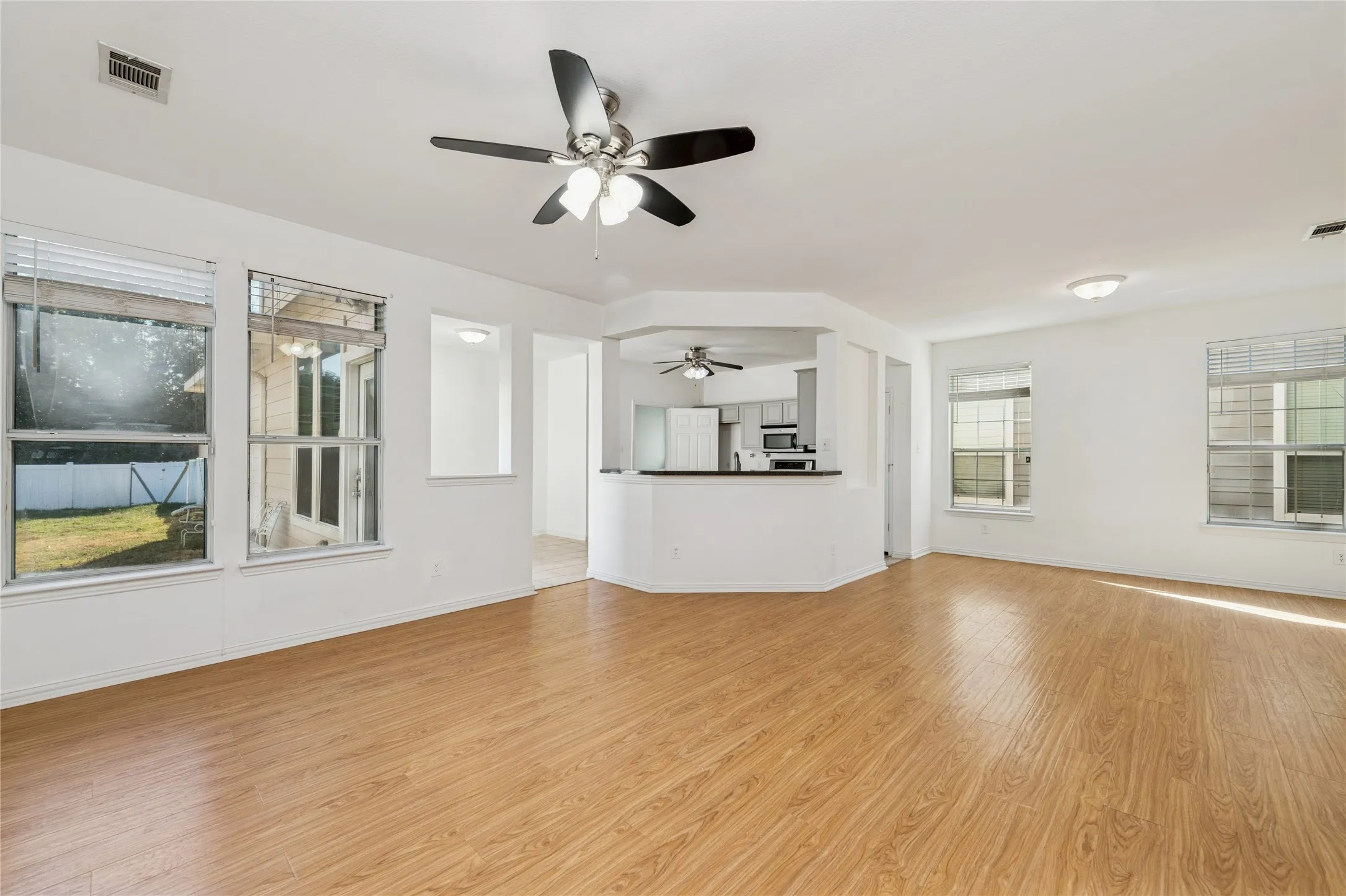 Single Family Residence For Sale in Denton County , 10110 Lakeview Drive, Providence Village, Texas 76227, 5 Bedroom, 4 Bathroom, 2 Garage spaces, 2,220 Sqft, built in 2003, mls#21299696, Real Estate Agent in Providence Village, Homes For Sale in Denton county, Homes For Sale in Providence Village, Realtor in Providence Village Texas, Real Estate Brokerage Independent Realty Texas, Luminita Cordes Realtor