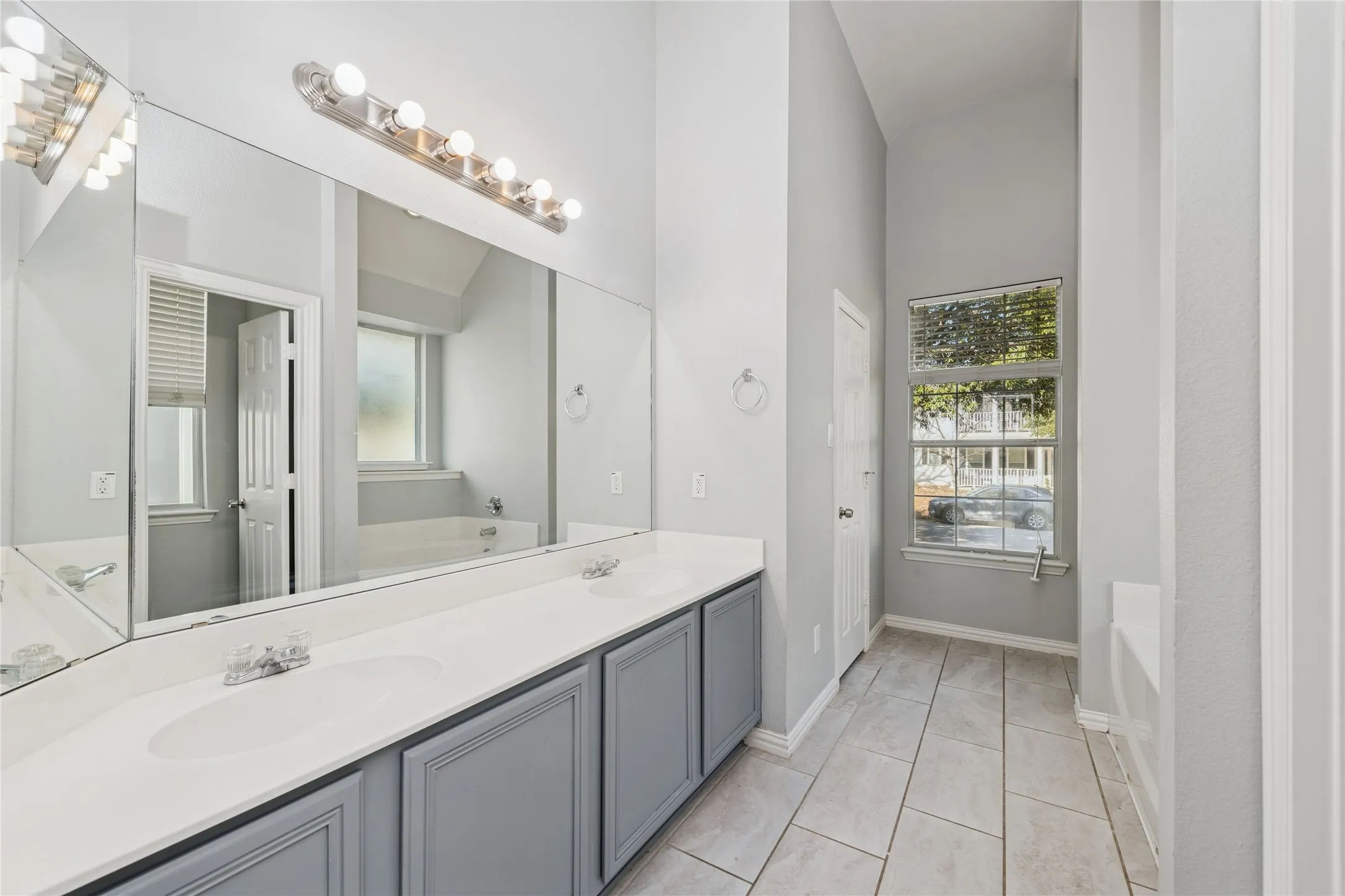 Single Family Residence For Sale in Denton County , 10110 Lakeview Drive, Providence Village, Texas 76227, 5 Bedroom, 4 Bathroom, 2 Garage spaces, 2,220 Sqft, built in 2003, mls#21299696, Real Estate Agent in Providence Village, Homes For Sale in Denton county, Homes For Sale in Providence Village, Realtor in Providence Village Texas, Real Estate Brokerage Independent Realty Texas, Luminita Cordes Realtor