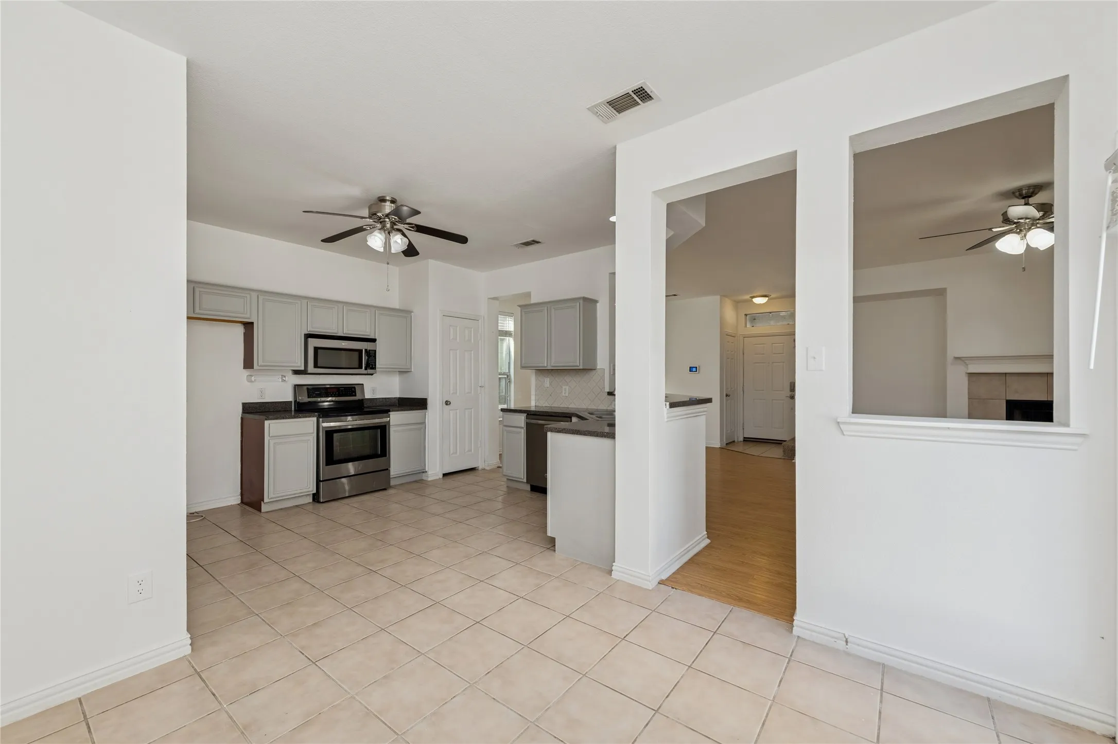 Single Family Residence For Sale in Denton County , 10110 Lakeview Drive, Providence Village, Texas 76227, 5 Bedroom, 4 Bathroom, 2 Garage spaces, 2,220 Sqft, built in 2003, mls#21299696, Real Estate Agent in Providence Village, Homes For Sale in Denton county, Homes For Sale in Providence Village, Realtor in Providence Village Texas, Real Estate Brokerage Independent Realty Texas, Luminita Cordes Realtor