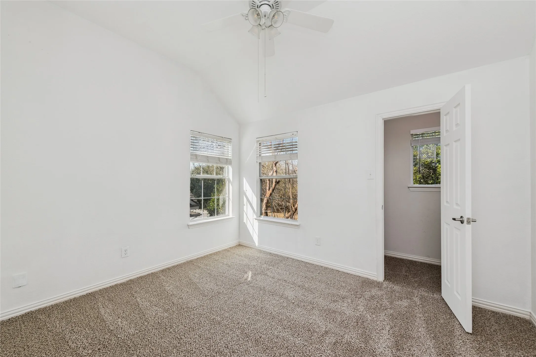 Single Family Residence For Sale in Denton County , 10110 Lakeview Drive, Providence Village, Texas 76227, 5 Bedroom, 4 Bathroom, 2 Garage spaces, 2,220 Sqft, built in 2003, mls#21299696, Real Estate Agent in Providence Village, Homes For Sale in Denton county, Homes For Sale in Providence Village, Realtor in Providence Village Texas, Real Estate Brokerage Independent Realty Texas, Luminita Cordes Realtor