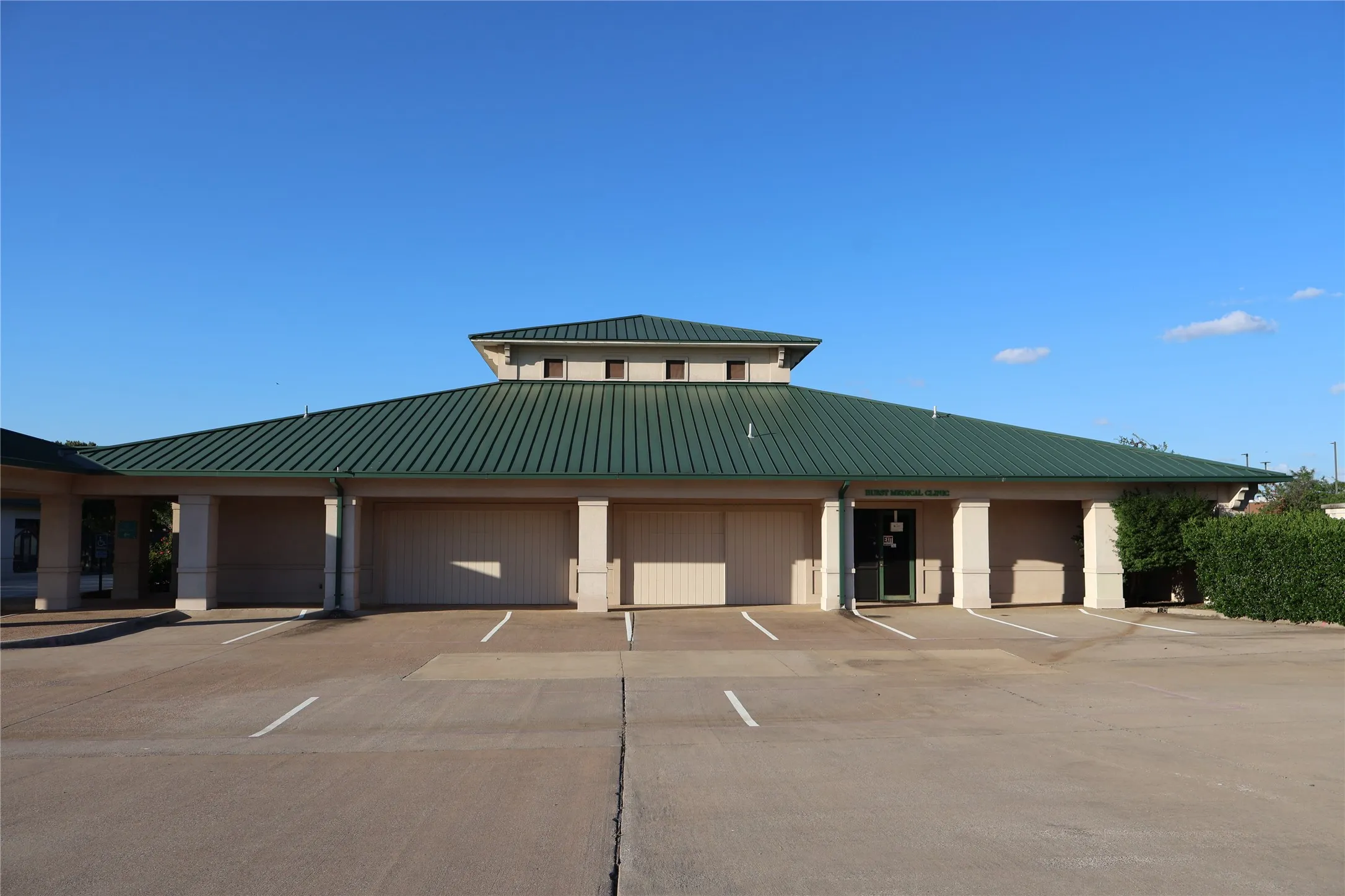 Office For Sale in Tarrant County , 330 Grapevine Highway, Hurst, Texas 76054, 0, 0, Garage spaces, 0 Sqft, built in 2000, Price $1,690,000, mls#21296849, Real Estate Agent in Hurst, Homes For Sale in Tarrant county, Homes For Sale in Hurst, Realtor in Hurst Texas, Real Estate Brokerage Independent Realty Texas, Luminita Cordes Realtor