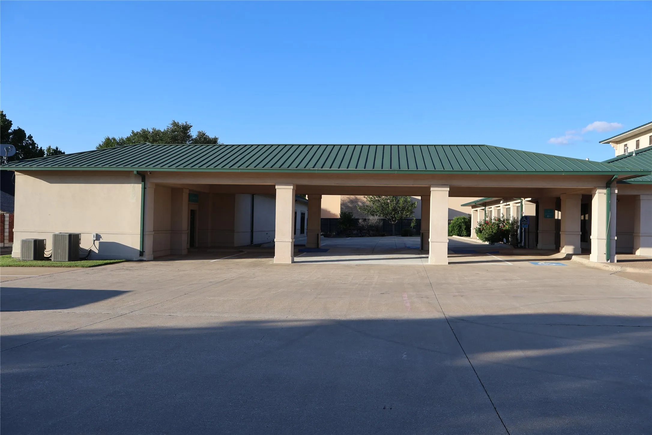 Office For Sale in Tarrant County , 330 Grapevine Highway, Hurst, Texas 76054, 0, 0, Garage spaces, 0 Sqft, built in 2000, Price $1,690,000, mls#21296849, Real Estate Agent in Hurst, Homes For Sale in Tarrant county, Homes For Sale in Hurst, Realtor in Hurst Texas, Real Estate Brokerage Independent Realty Texas, Luminita Cordes Realtor