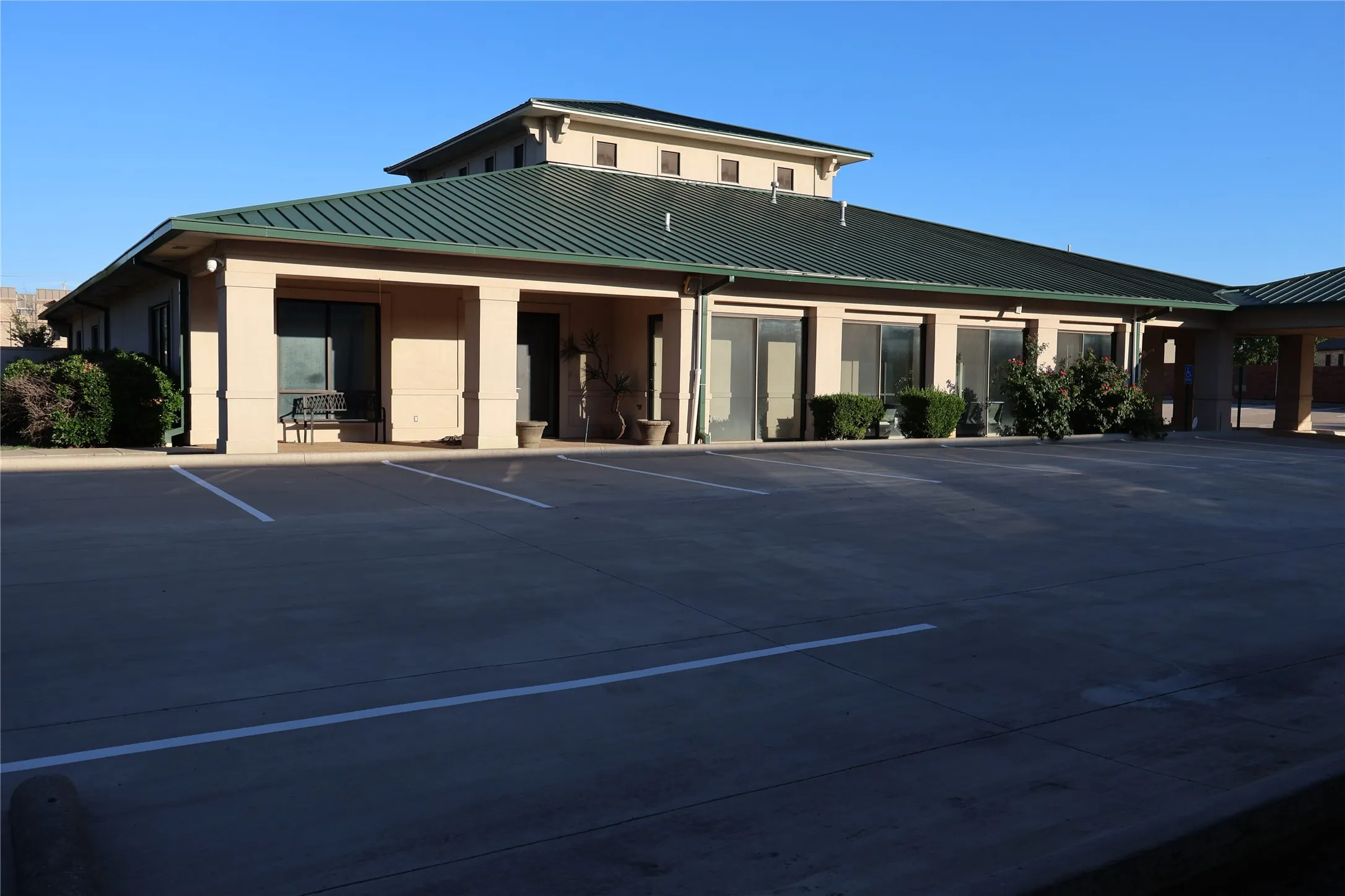 Office For Sale in Tarrant County , 330 Grapevine Highway, Hurst, Texas 76054, 0, 0, Garage spaces, 0 Sqft, built in 2000, Price $1,690,000, mls#21296849, Real Estate Agent in Hurst, Homes For Sale in Tarrant county, Homes For Sale in Hurst, Realtor in Hurst Texas, Real Estate Brokerage Independent Realty Texas, Luminita Cordes Realtor