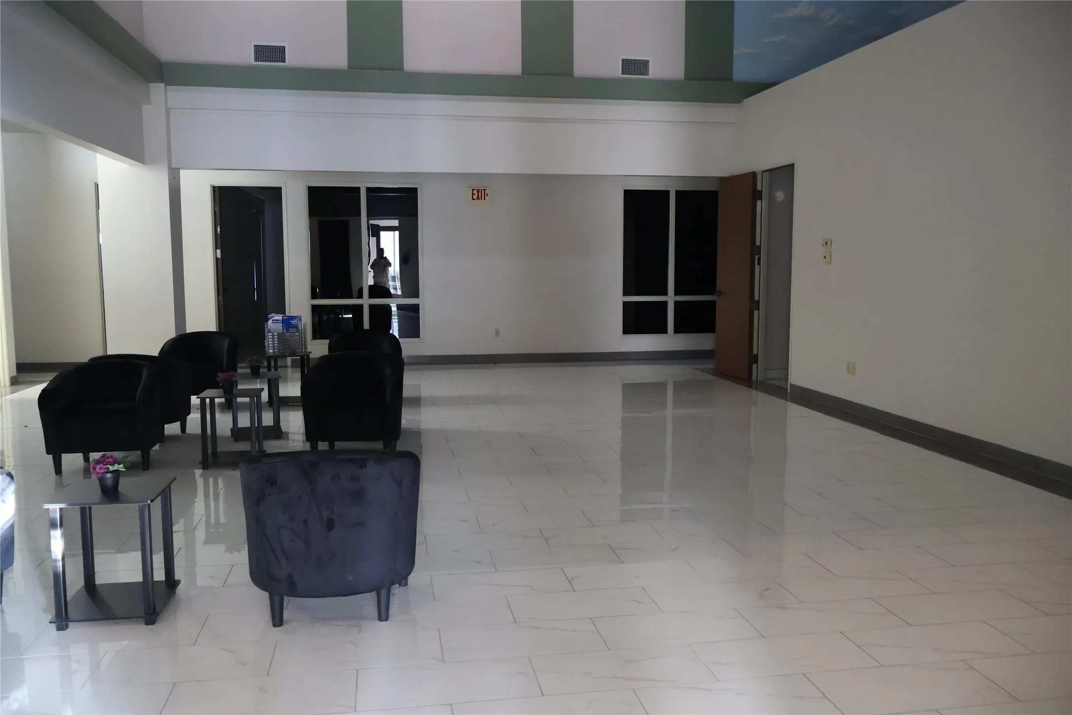 Office For Sale in Tarrant County , 330 Grapevine Highway, Hurst, Texas 76054, 0, 0, Garage spaces, 0 Sqft, built in 2000, Price $1,690,000, mls#21296849, Real Estate Agent in Hurst, Homes For Sale in Tarrant county, Homes For Sale in Hurst, Realtor in Hurst Texas, Real Estate Brokerage Independent Realty Texas, Luminita Cordes Realtor