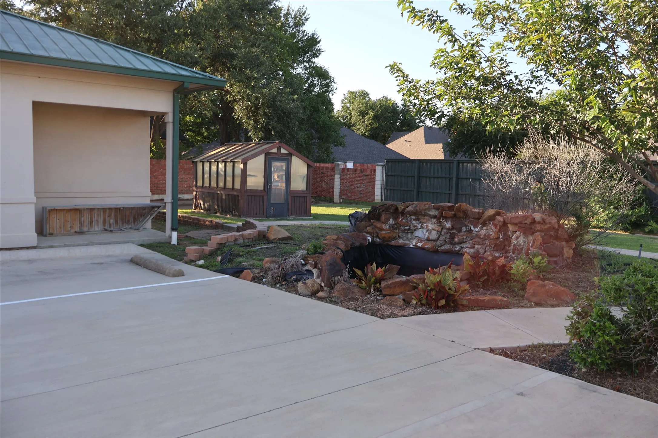 Office For Sale in Tarrant County , 330 Grapevine Highway, Hurst, Texas 76054, 0, 0, Garage spaces, 0 Sqft, built in 2000, Price $1,690,000, mls#21296849, Real Estate Agent in Hurst, Homes For Sale in Tarrant county, Homes For Sale in Hurst, Realtor in Hurst Texas, Real Estate Brokerage Independent Realty Texas, Luminita Cordes Realtor