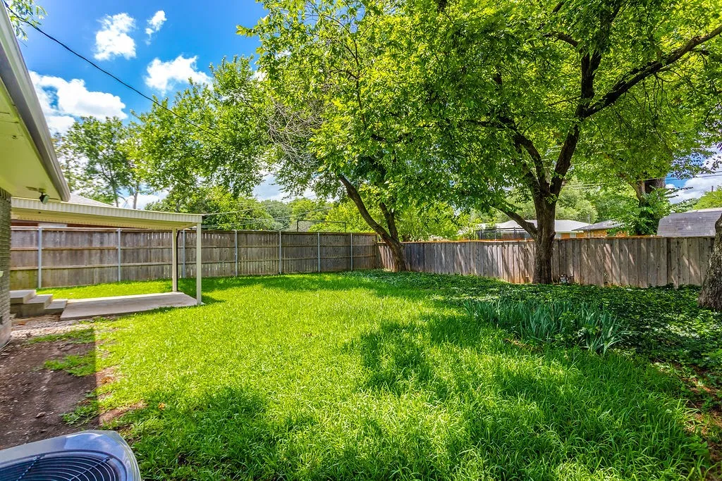 Single Family Residence For Sale in Dallas County , 10623 Mccree Road, Dallas, Texas 75238, 3 Bedroom, 3 Bathroom, 2 Garage spaces, 1,429 Sqft, built in 1958, mls#21299432, Real Estate Agent in Dallas, Homes For Sale in Dallas county, Homes For Sale in Dallas, Realtor in Dallas Texas, Real Estate Brokerage Independent Realty Texas, Luminita Cordes Realtor