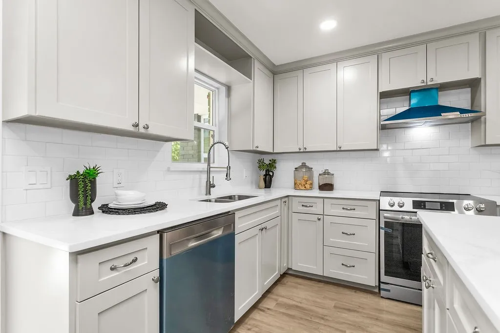 Single Family Residence For Sale in Dallas County , 10623 Mccree Road, Dallas, Texas 75238, 3 Bedroom, 3 Bathroom, 2 Garage spaces, 1,429 Sqft, built in 1958, mls#21299432, Real Estate Agent in Dallas, Homes For Sale in Dallas county, Homes For Sale in Dallas, Realtor in Dallas Texas, Real Estate Brokerage Independent Realty Texas, Luminita Cordes Realtor