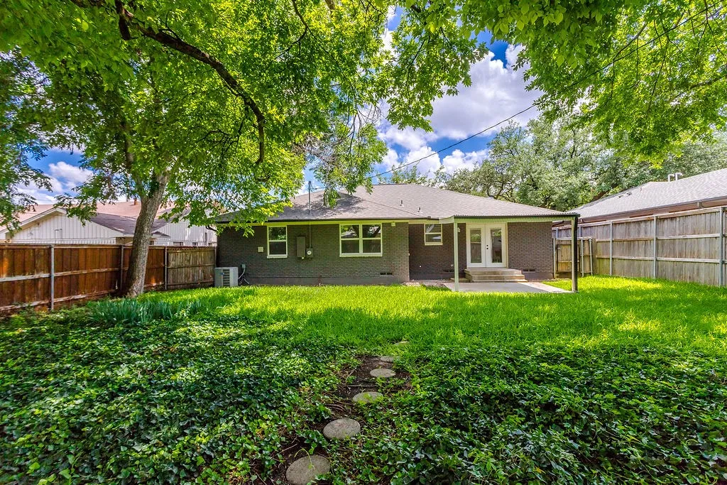 Single Family Residence For Sale in Dallas County , 10623 Mccree Road, Dallas, Texas 75238, 3 Bedroom, 3 Bathroom, 2 Garage spaces, 1,429 Sqft, built in 1958, mls#21299432, Real Estate Agent in Dallas, Homes For Sale in Dallas county, Homes For Sale in Dallas, Realtor in Dallas Texas, Real Estate Brokerage Independent Realty Texas, Luminita Cordes Realtor