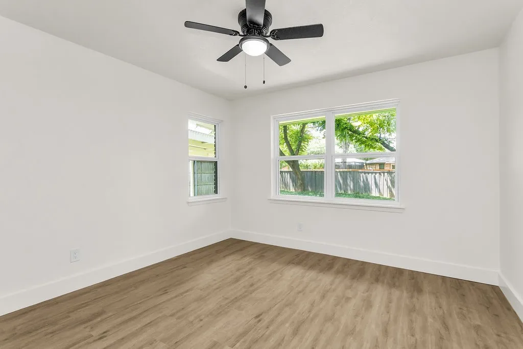 Single Family Residence For Sale in Dallas County , 10623 Mccree Road, Dallas, Texas 75238, 3 Bedroom, 3 Bathroom, 2 Garage spaces, 1,429 Sqft, built in 1958, mls#21299432, Real Estate Agent in Dallas, Homes For Sale in Dallas county, Homes For Sale in Dallas, Realtor in Dallas Texas, Real Estate Brokerage Independent Realty Texas, Luminita Cordes Realtor