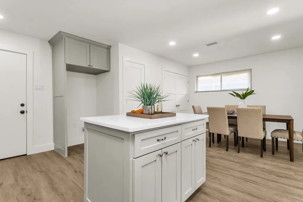 Single Family Residence For Sale in Dallas County , 10623 Mccree Road, Dallas, Texas 75238, 3 Bedroom, 3 Bathroom, 2 Garage spaces, 1,429 Sqft, built in 1958, mls#21299432, Real Estate Agent in Dallas, Homes For Sale in Dallas county, Homes For Sale in Dallas, Realtor in Dallas Texas, Real Estate Brokerage Independent Realty Texas, Luminita Cordes Realtor