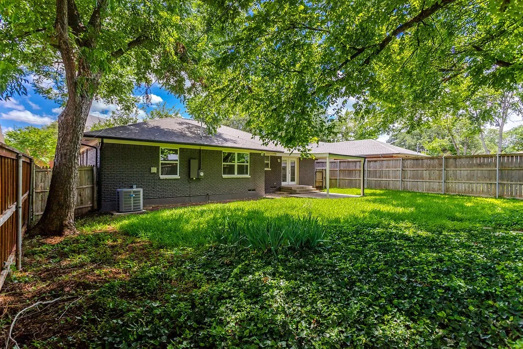 Single Family Residence For Sale in Dallas County , 10623 Mccree Road, Dallas, Texas 75238, 3 Bedroom, 3 Bathroom, 2 Garage spaces, 1,429 Sqft, built in 1958, mls#21299432, Real Estate Agent in Dallas, Homes For Sale in Dallas county, Homes For Sale in Dallas, Realtor in Dallas Texas, Real Estate Brokerage Independent Realty Texas, Luminita Cordes Realtor