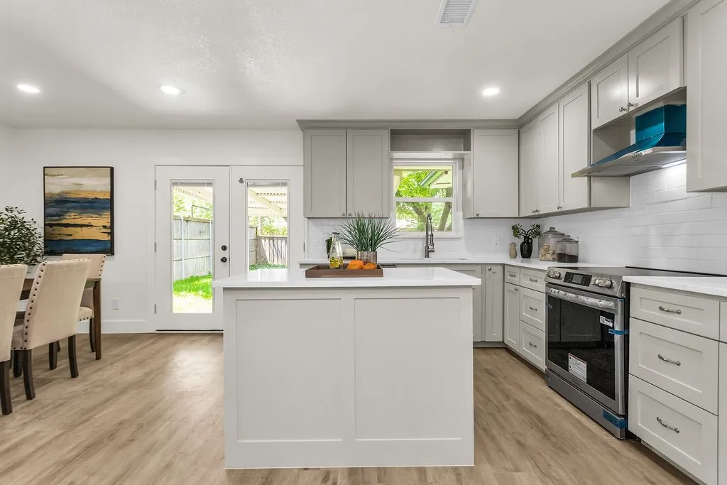 Single Family Residence For Sale in Dallas County , 10623 Mccree Road, Dallas, Texas 75238, 3 Bedroom, 3 Bathroom, 2 Garage spaces, 1,429 Sqft, built in 1958, mls#21299432, Real Estate Agent in Dallas, Homes For Sale in Dallas county, Homes For Sale in Dallas, Realtor in Dallas Texas, Real Estate Brokerage Independent Realty Texas, Luminita Cordes Realtor