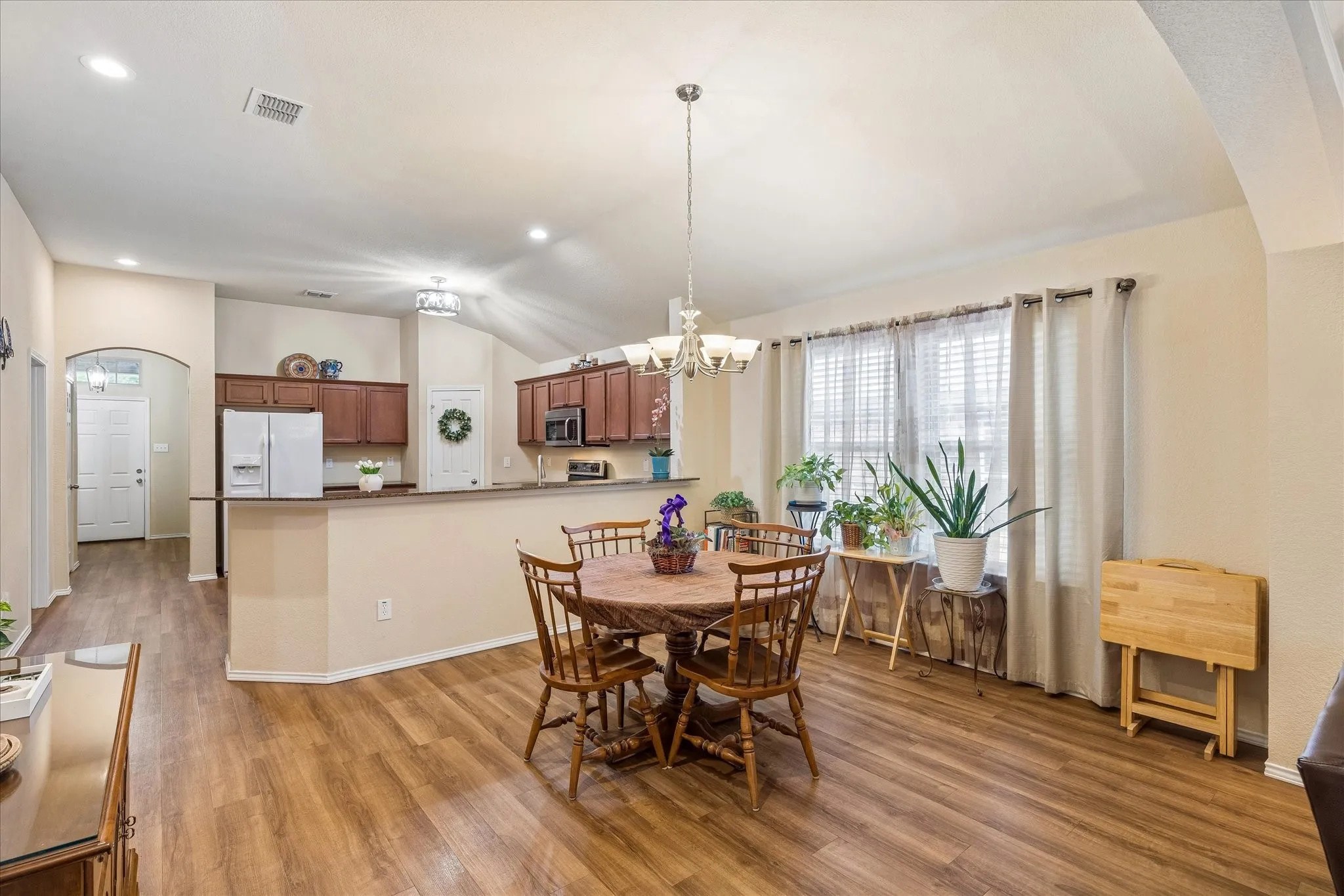 Single Family Residence For Sale in Tarrant County , 841 Reveille Road, Fort Worth, Texas 76108, 3 Bedroom, 2 Bathroom, 2 Garage spaces, 2,091 Sqft, built in 2008, mls#21298661, Real Estate Agent in Fort Worth, Homes For Sale in Tarrant county, Homes For Sale in Fort Worth, Realtor in Fort Worth Texas, Real Estate Brokerage Independent Realty Texas, Luminita Cordes Realtor