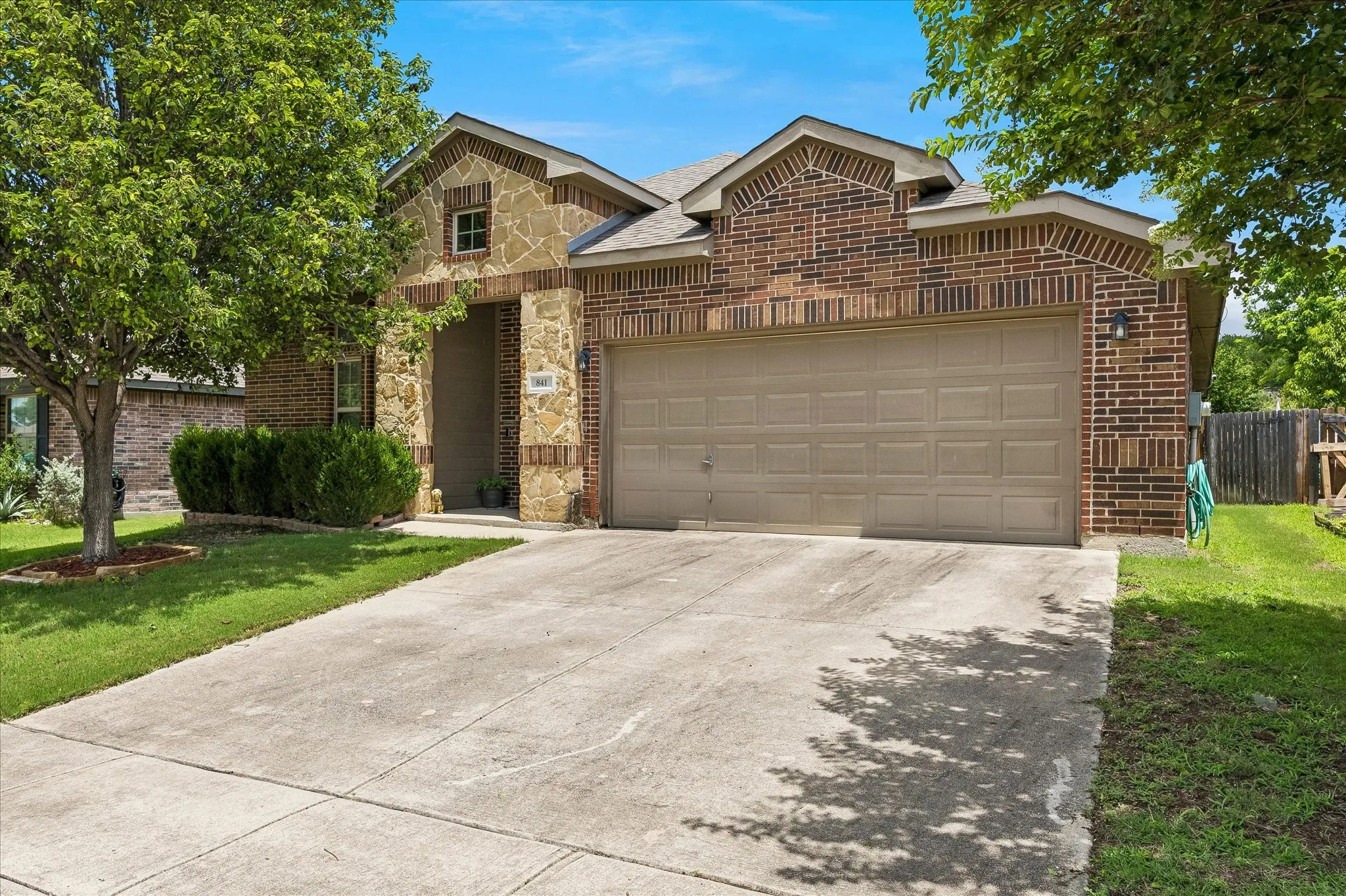 Single Family Residence For Sale in Tarrant County , 841 Reveille Road, Fort Worth, Texas 76108, 3 Bedroom, 2 Bathroom, 2 Garage spaces, 2,091 Sqft, built in 2008, mls#21298661, Real Estate Agent in Fort Worth, Homes For Sale in Tarrant county, Homes For Sale in Fort Worth, Realtor in Fort Worth Texas, Real Estate Brokerage Independent Realty Texas, Luminita Cordes Realtor