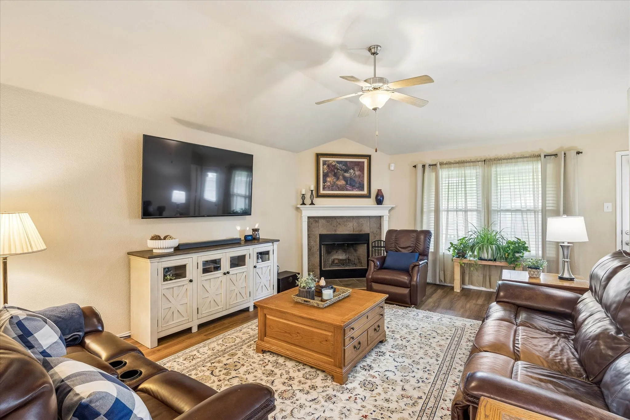 Single Family Residence For Sale in Tarrant County , 841 Reveille Road, Fort Worth, Texas 76108, 3 Bedroom, 2 Bathroom, 2 Garage spaces, 2,091 Sqft, built in 2008, mls#21298661, Real Estate Agent in Fort Worth, Homes For Sale in Tarrant county, Homes For Sale in Fort Worth, Realtor in Fort Worth Texas, Real Estate Brokerage Independent Realty Texas, Luminita Cordes Realtor
