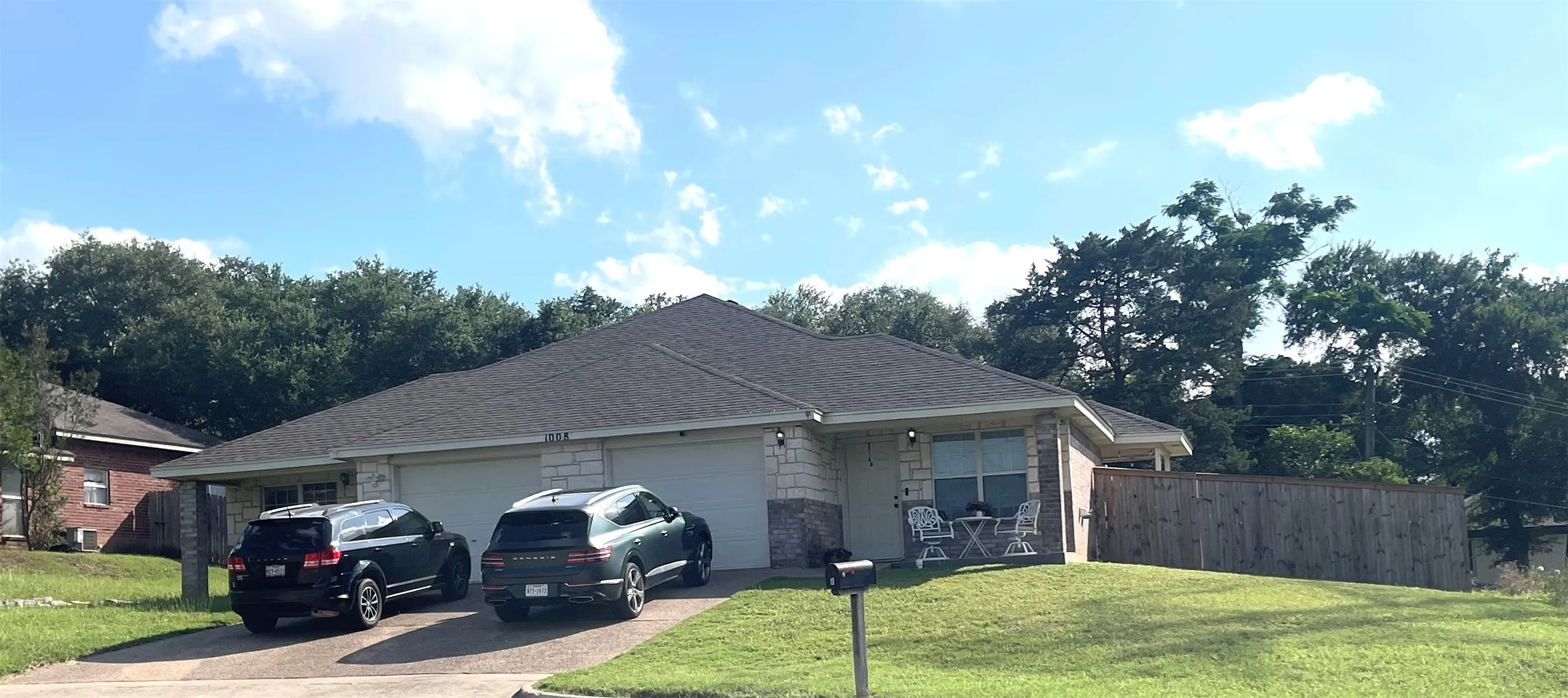 Single Family Residence For Sale in Mc Lennan County , 1008 Briar Drive A & B, Waco, Texas 76710, 3 Bedroom, 2 Bathroom, 2 Garage spaces, 2,530 Sqft, built in 2006, mls#21294365, Real Estate Agent in Waco, Homes For Sale in Mc Lennan county, Homes For Sale in Waco, Realtor in Waco Texas, Real Estate Brokerage Independent Realty Texas, Luminita Cordes Realtor